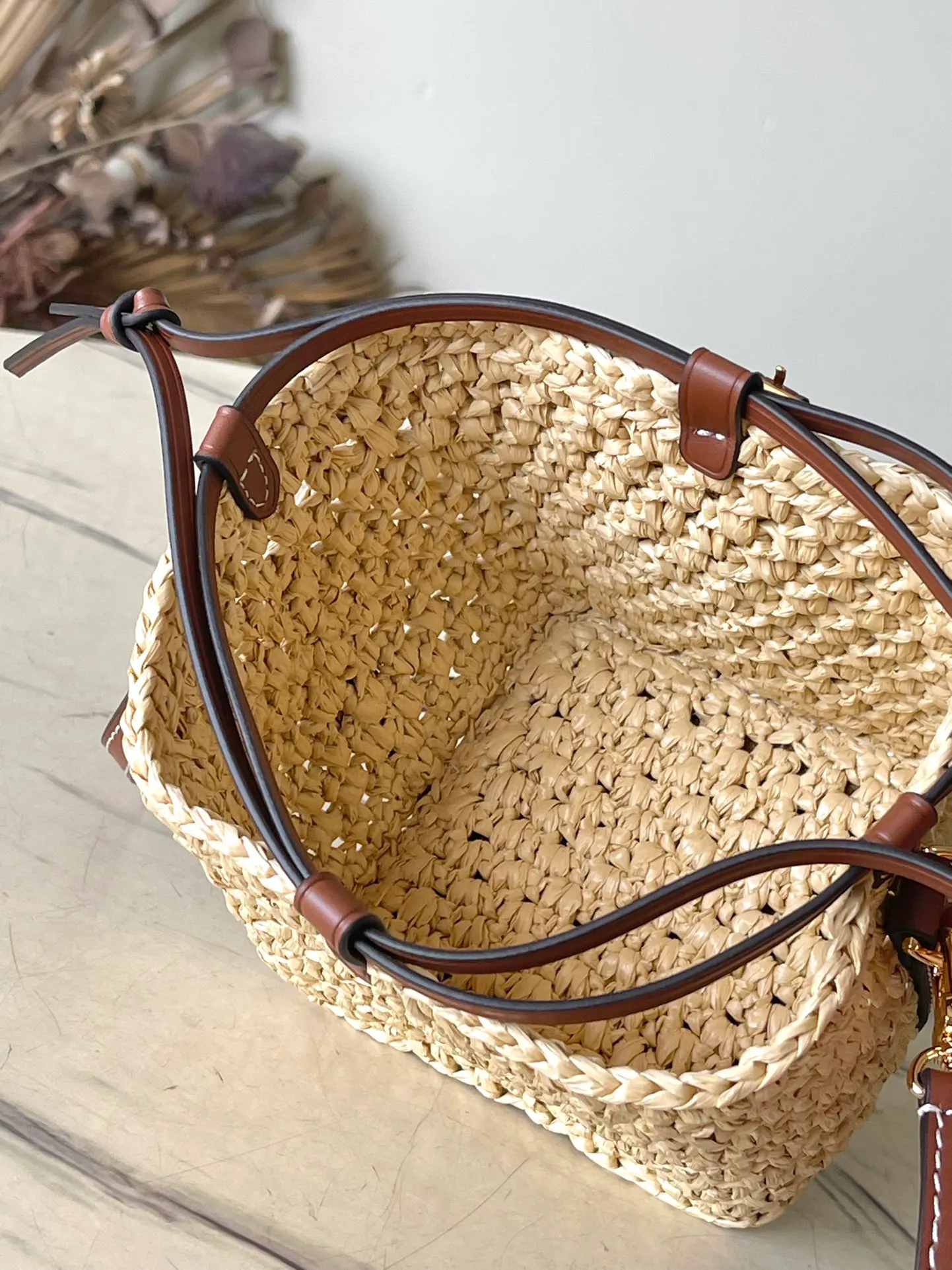 💰1000 Top Original Order M83521 This NoePurse handbag is made of crocheted raffia with leather trim, and the drawstring design derived from the Noe handbag is used to gather the delicate structure. The shoulder straps and patches are detachable, allowing for a variety of carrying options and styling options. Dimensions: 11.5 × 12 × 11.5 cm