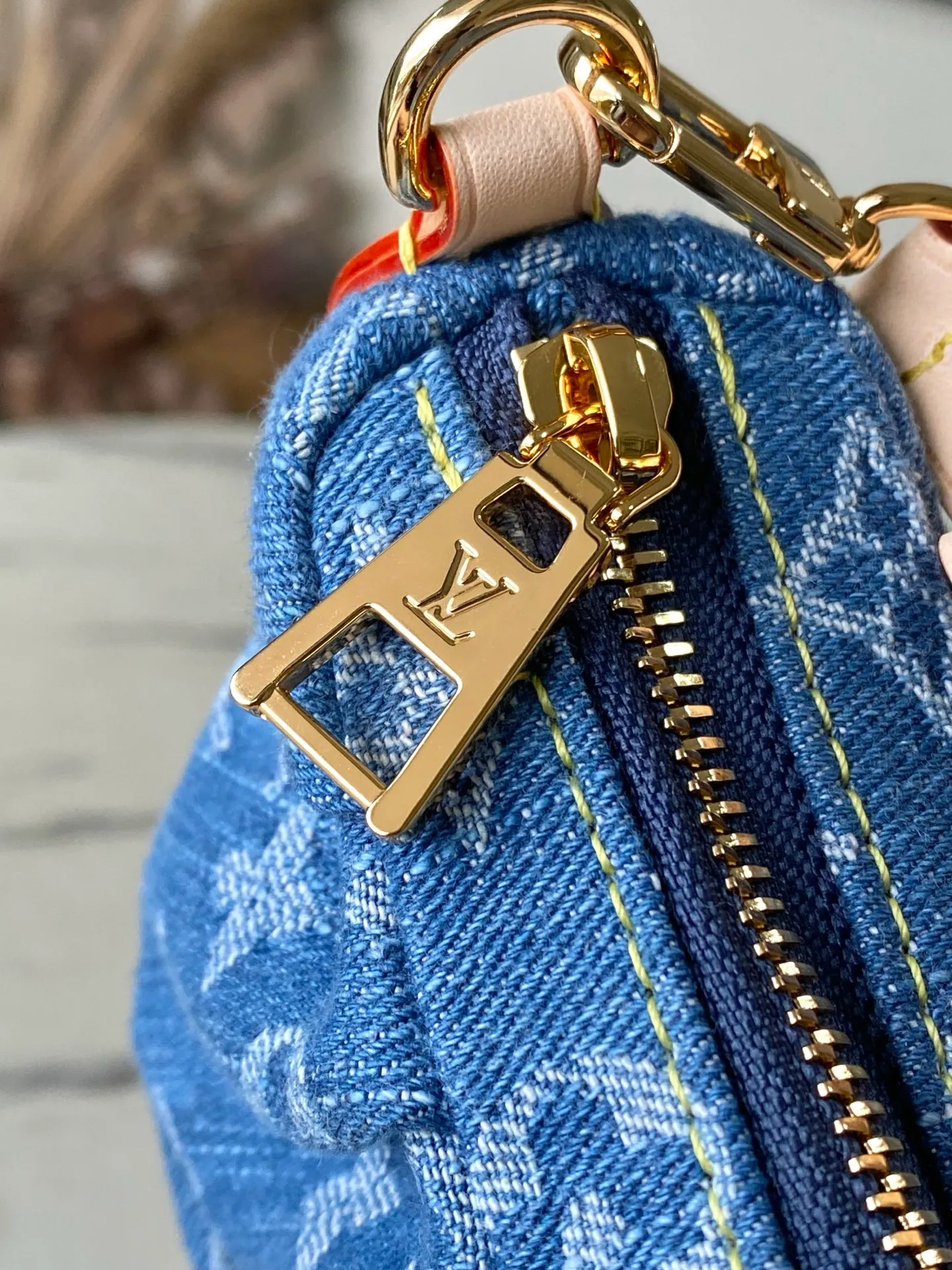 💰740 Top original order M13571 Pochette Valley handbag is made of Monogram cotton denim, with contrasting cow leather trim and dazzling metal parts, giving the classic design a modern style. Remove the handle and transform it into a clutch. Dimensions: 21 × 15 × 7 cm