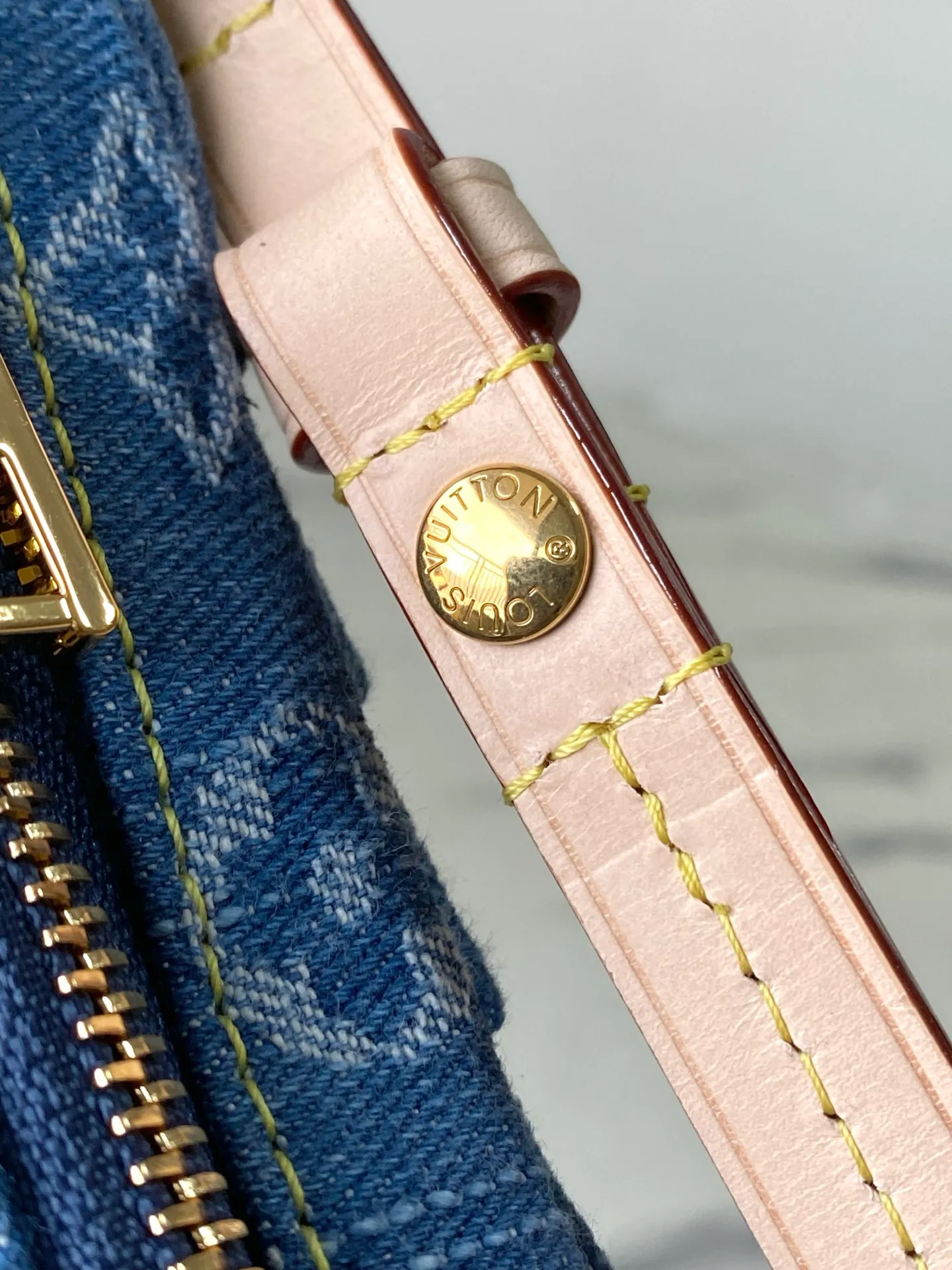 💰740 Top original order M13571 Pochette Valley handbag is made of Monogram cotton denim, with contrasting cow leather trim and dazzling metal parts, giving the classic design a modern style. Remove the handle and transform it into a clutch. Dimensions: 21 × 15 × 7 cm