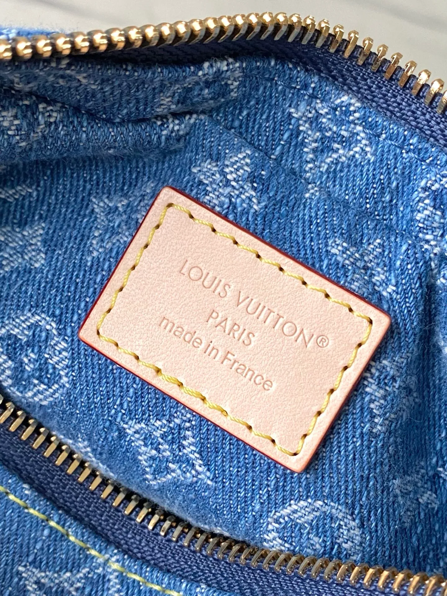 💰740 Top original order M13571 Pochette Valley handbag is made of Monogram cotton denim, with contrasting cow leather trim and dazzling metal parts, giving the classic design a modern style. Remove the handle and transform it into a clutch. Dimensions: 21 × 15 × 7 cm