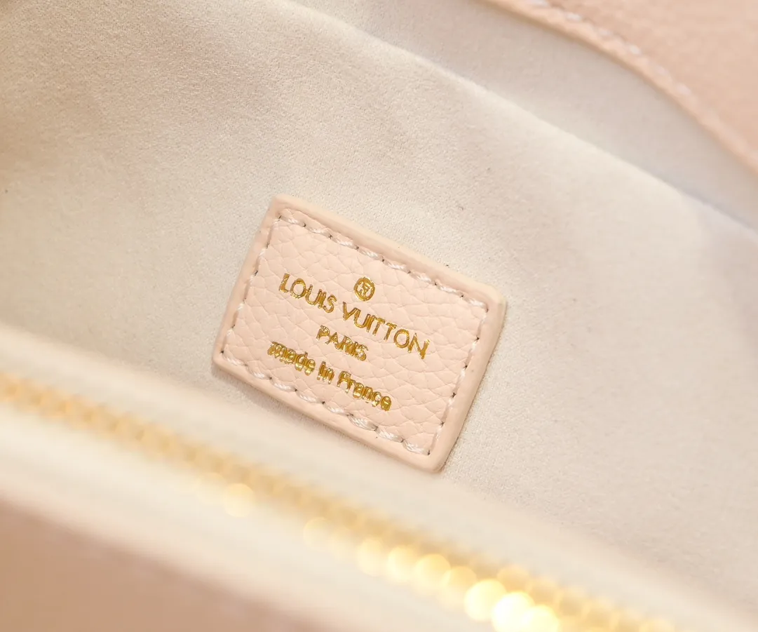 Batch 💰280 Upgraded original N41055 41045 small classic embossed silk screen...Montaigne This handbag is ideal for the energetic business lady. Its three-dimensional shape and sophisticated interior allow it to hold all your daily essentials, while Monogram Empreinte leather adds a touch of elegance. (Length x Height x Width) Small 29x20x13