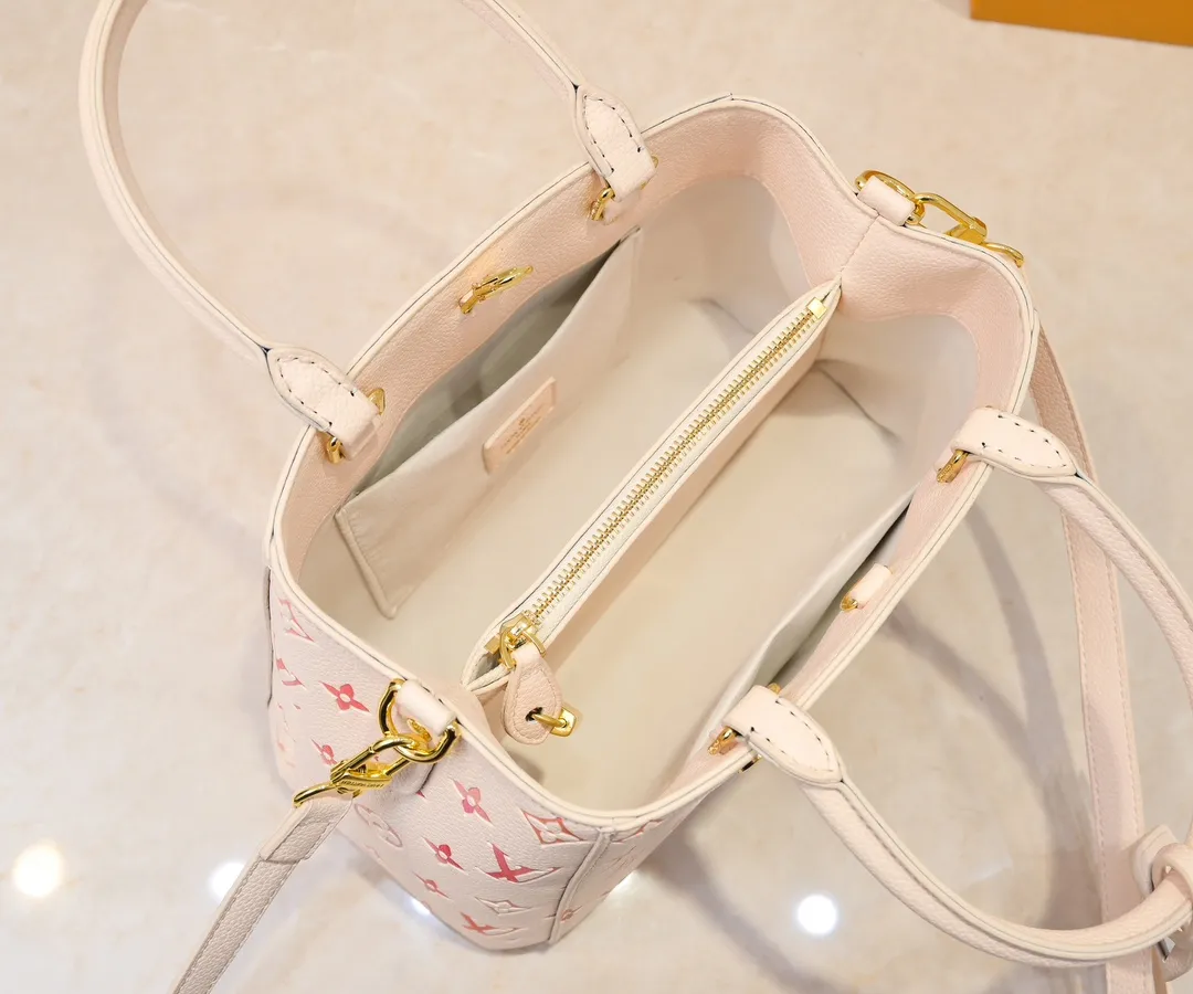 Batch 💰280 Upgraded original N41055 41045 small classic embossed silk screen...Montaigne This handbag is ideal for the energetic business lady. Its three-dimensional shape and sophisticated interior allow it to hold all your daily essentials, while Monogram Empreinte leather adds a touch of elegance. (Length x Height x Width) Small 29x20x13