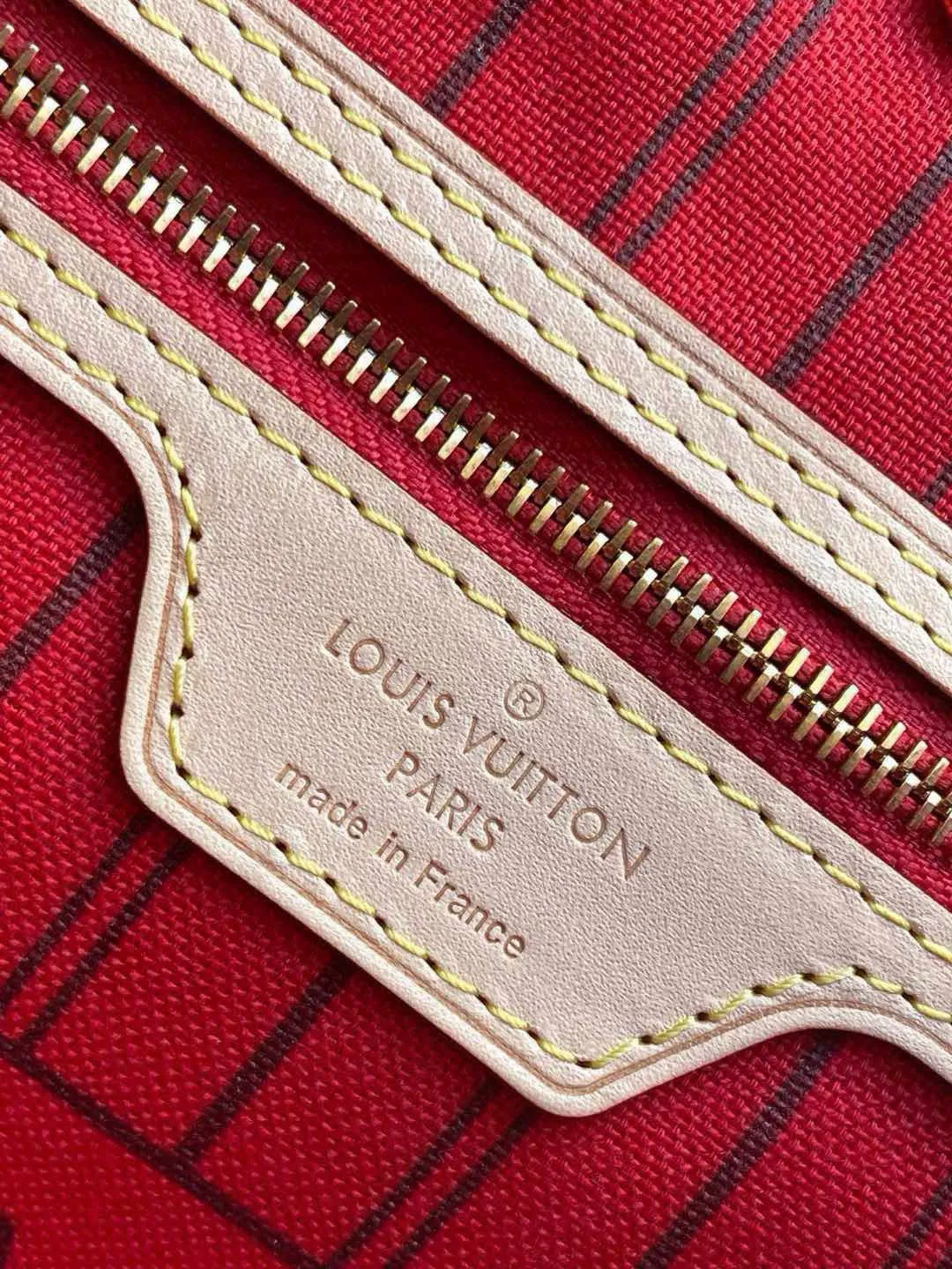 💰760 (medium steel nails) top original order M41177 NEVERFULL medium handbag Neverfull classic handbag, explore the exquisite details inside the bag. The redesigned interior pockets feature a fresh fabric lining, especially the detachable zippered clutch, which can be used alone as a sophisticated clutch or as an additional pocket. Bright lining tones add a more lively feel to Monogram's classic canvas. Detailed features 31 x 28 x 14 cm (Length x Height x Width) Redesigned interior pocket with details inspired by the Louis Vuitton archives Pocket lined with linen fabric Removable zipped clutch with tonal interior pocket Natural cowhide leather trim Shiny gold-tone hardware Handles: Double handle