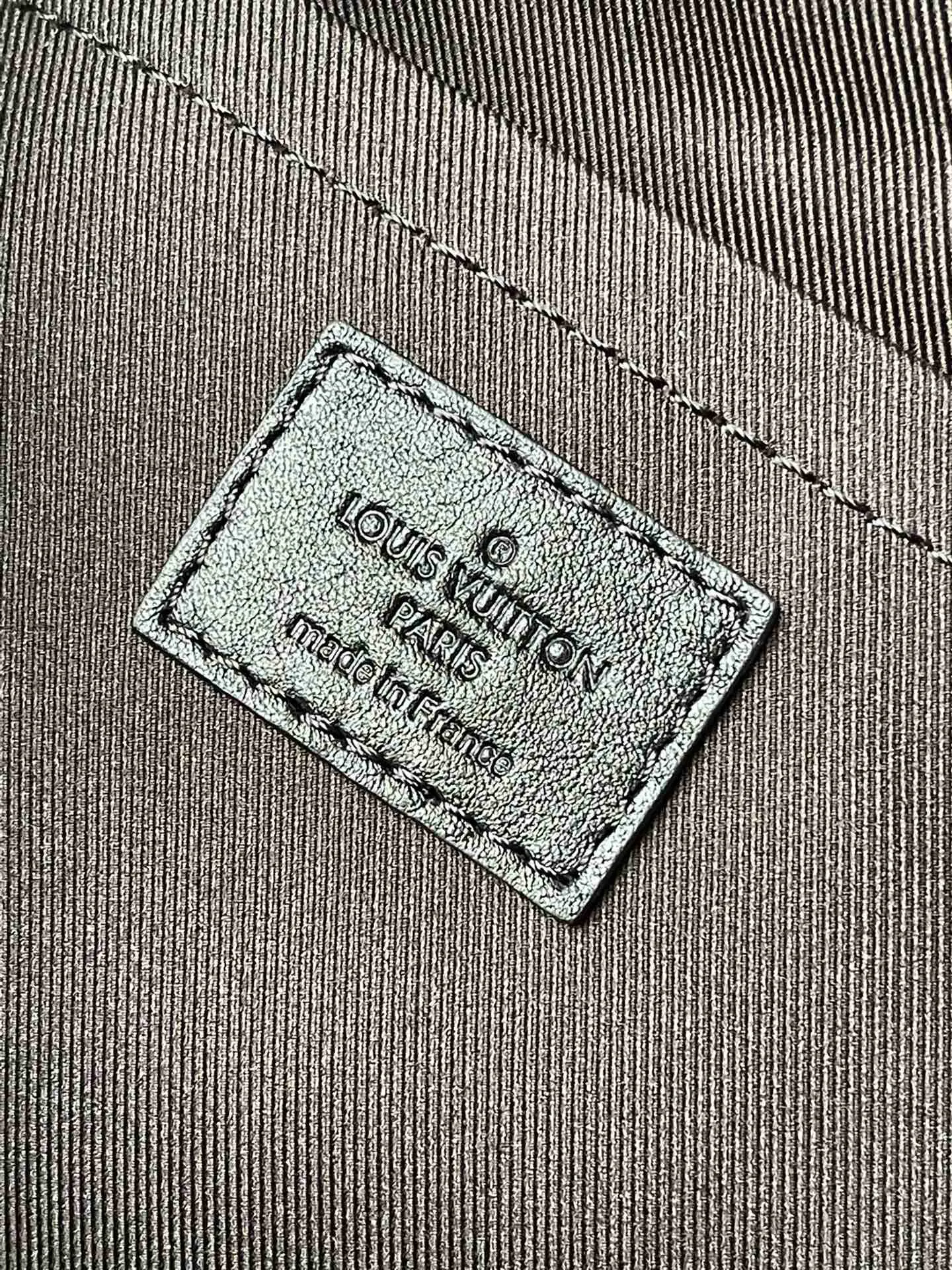 💰800 Top original order M44874 supports counter inspection. The photo taken of duty-free goods is consistent with the product and has not been unpacked. This product is an exclusive duty-free product in the market and is the highest-end product. Inspection is supported. This product has passed strict inspection and is flawless. Please wear gloves when touching the product. This product is not returnable or exchangeable. Please confirm the product first and then remove the label on the handle. This product is temporarily not open to the public, only regular customers, and is in short supply. Dimensions: 30 x 33 x 16 cm