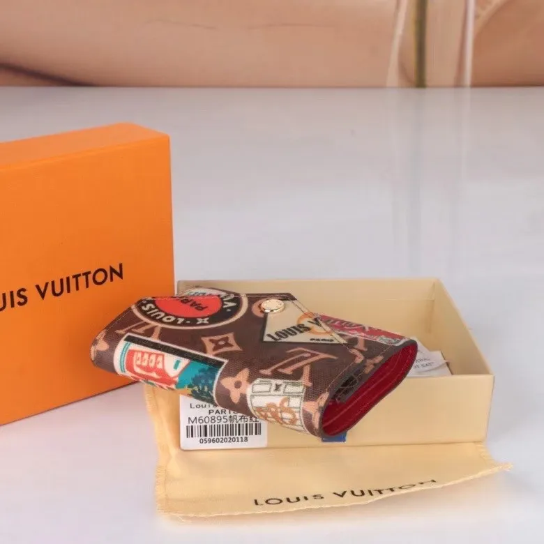 P130, 41938 Canvas Red New Product The latest model for spring and summer 2024, this pocket wallet combines the elegance of Damier Graphite canvas with the delicate texture of Epi leather, with stripes emblazoned with the Louis Vuitton logo. The elegant design can accommodate credit cards, banknotes and receipts, making it suitable for daily carrying or gift giving. Epi leather and Damier Graphite coated sail. Textile cowhide trimmed cowhide lining, card compartment Dimensions: 12x2x9cm