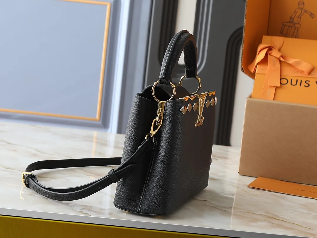 💰400💰Guangzhou goods Upgraded from the original M12135 M11964 M12751 This Capucines BB handbag is made of Taurillon cow leather, decorated with mixed metal rhombus Malletage elements on the upper edge, showing a gorgeous interpretation of the classic design. The flap allows for an external or internal style, the neat interior features multiple pockets, and the adjustable shoulder strap adds a cross-body option to the top handle. 27.0 x 17.3 x 9.0 cm (length x height x width)