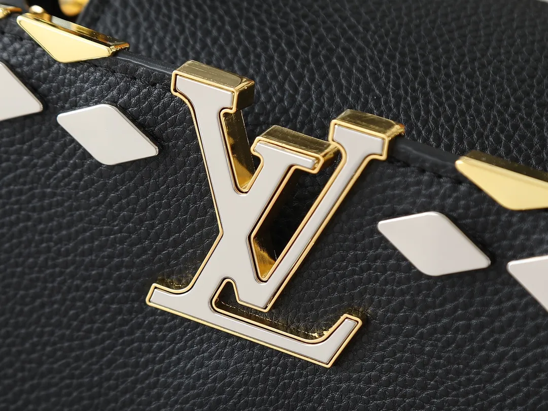 💰400💰Guangzhou goods Upgraded from the original M12135 M11964 M12751 This Capucines BB handbag is made of Taurillon cow leather, decorated with mixed metal rhombus Malletage elements on the upper edge, showing a gorgeous interpretation of the classic design. The flap allows for an external or internal style, the neat interior features multiple pockets, and the adjustable shoulder strap adds a cross-body option to the top handle. 27.0 x 17.3 x 9.0 cm (length x height x width)