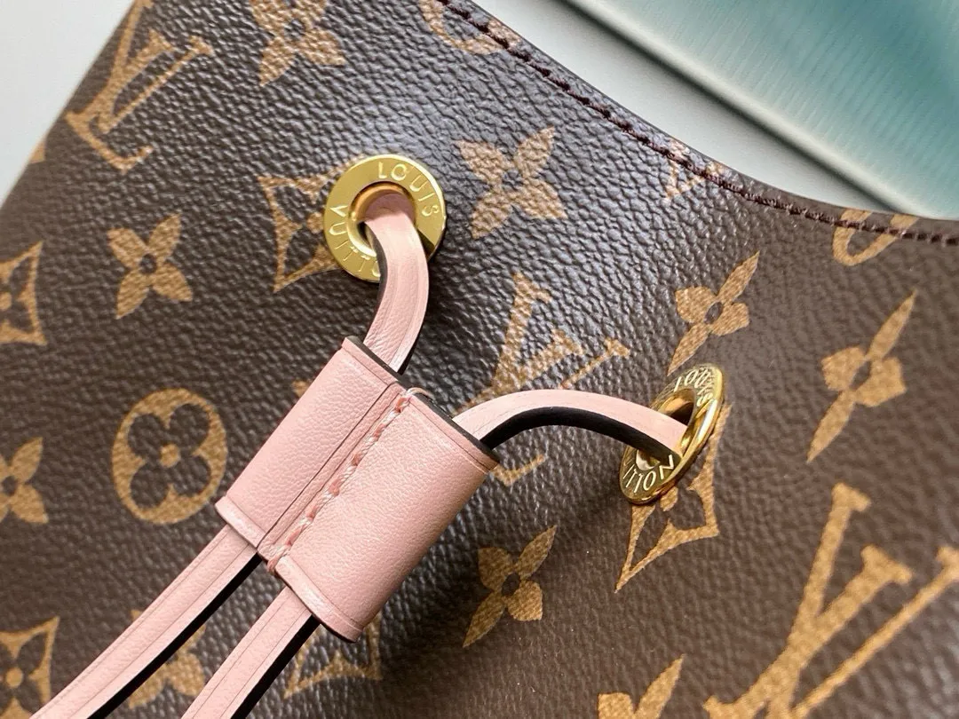 💰760 Top Original Order M44022 Cherry Blossom Pink Top Original Order Gaston-Louis Vuitton's wine bag designed specifically for transporting champagne in 1932 meets contemporary trends and transforms into the Néo Noé bucket bag, which embodies the beauty of heritage. Monogram canvas outlines soft lines, with colorful leather trim and tonal multi-layer bonded lining. Dimensions: 26 x 26 x 17.5 cm
