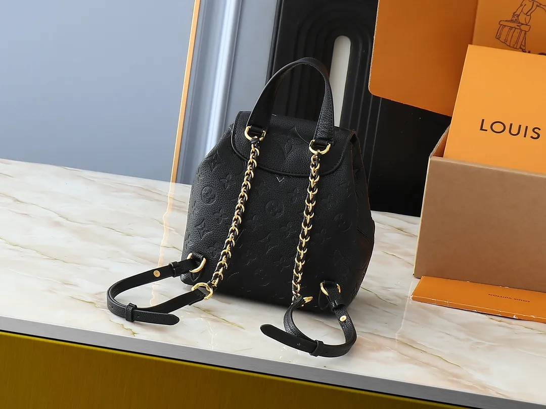 💰260💰Upgraded from the original M12987 M47074 M47072 M47106 This Backup backpack reinterprets the fresh tones of the LV Milky Way series with soft touches, using Monogram Empreinte leather with elegant metal hardware. Multiple pockets designed to easily store large wallets and travel essentials. Dimensions: 20.0 x 22.0 x 14.0 cm (length x height x width)