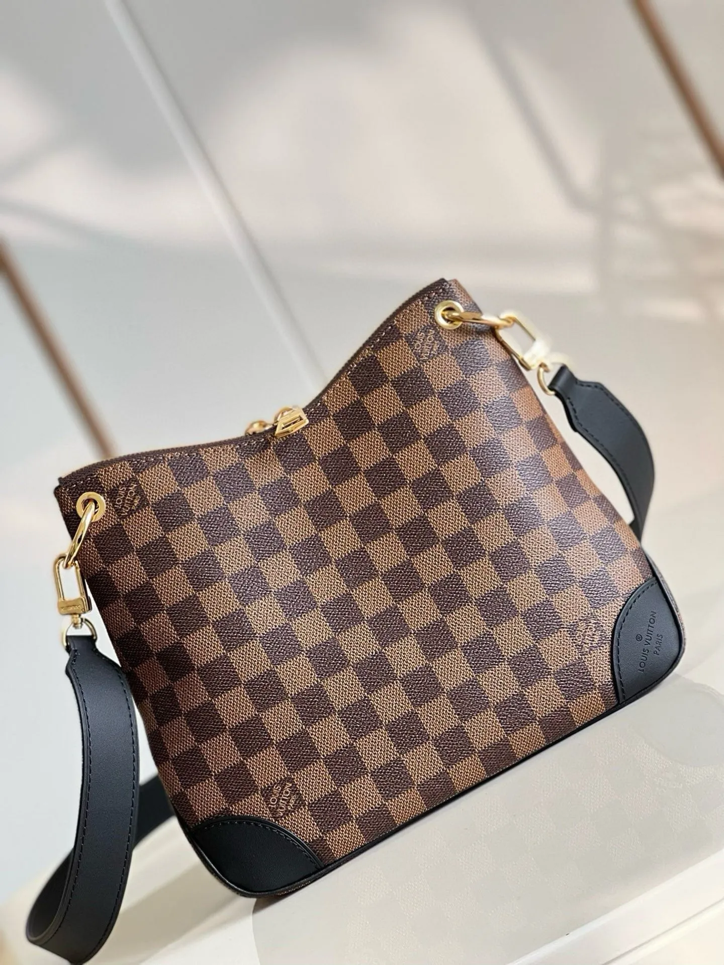 💰800 top original order [Exclusive real shot m50062 grid black leather] m45353 2020 autumn and winter launched a new odeon small handbag. The monogram canvas is complemented by a zipper design and has ample interior space. The natural leather nameplate and reinforced leather corners continue the brand heritage. Adjustable shoulder strap allows for comfortable shoulder or cross-body wear. Detailed features 28.0 x 25.0 x 9.0 cm (length x height x width)