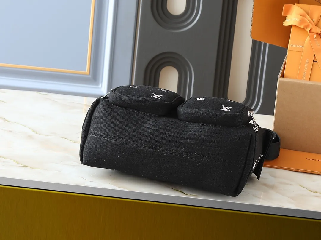 💰280💰Upgrade the original M13938 embroidered black M14778 embossed black, M12697 full pickup and its old flower bag flower material Classic canvas with wide shoulder straps, double pockets with magnetic buckles on both sides, presbyopic double pocket fabric with adjustable wide shoulder straps, injecting practical functions into the avant-garde design. The single-shoulder crossbody bag has always been a favorite of LV khaki with presbyopic classic vintage enthusiasts. It looks good on both men and women. Dimensions: length, height and width 30×31×10.8