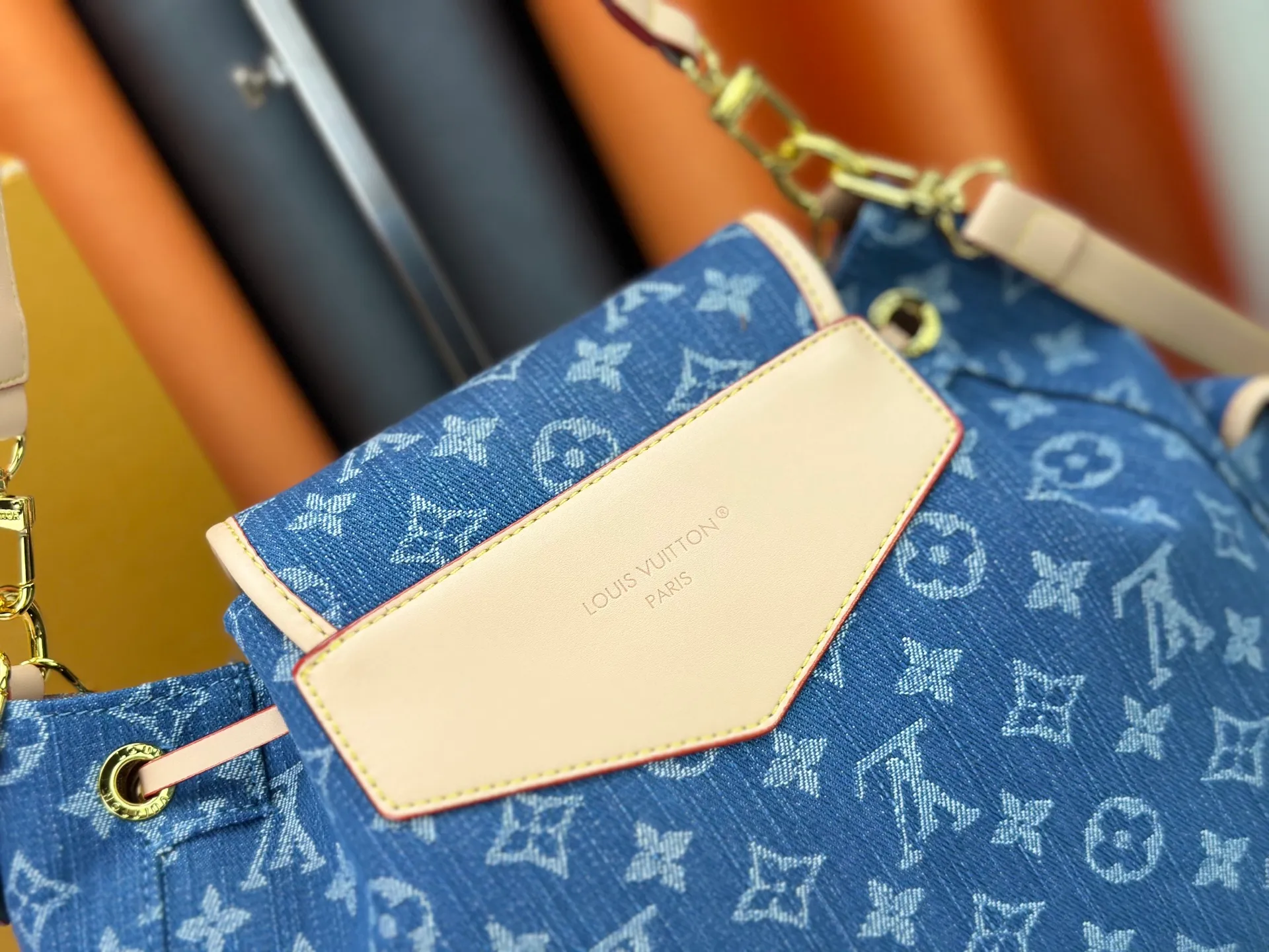 P300 M25085 M45501 upgraded original LV has been planted again! One shoulder ❥. Japanese second-hand vintagev presbyopic Takashi Murakami limited edition Vivian LV presbyopic limited edition! Super beautiful! Many Internet celebrities and trendy people are carrying this bag on one shoulder and across the body. It looks simple and looks very classy when paired with it! Really fascinated by the appearance. Size: 32*11*23cm