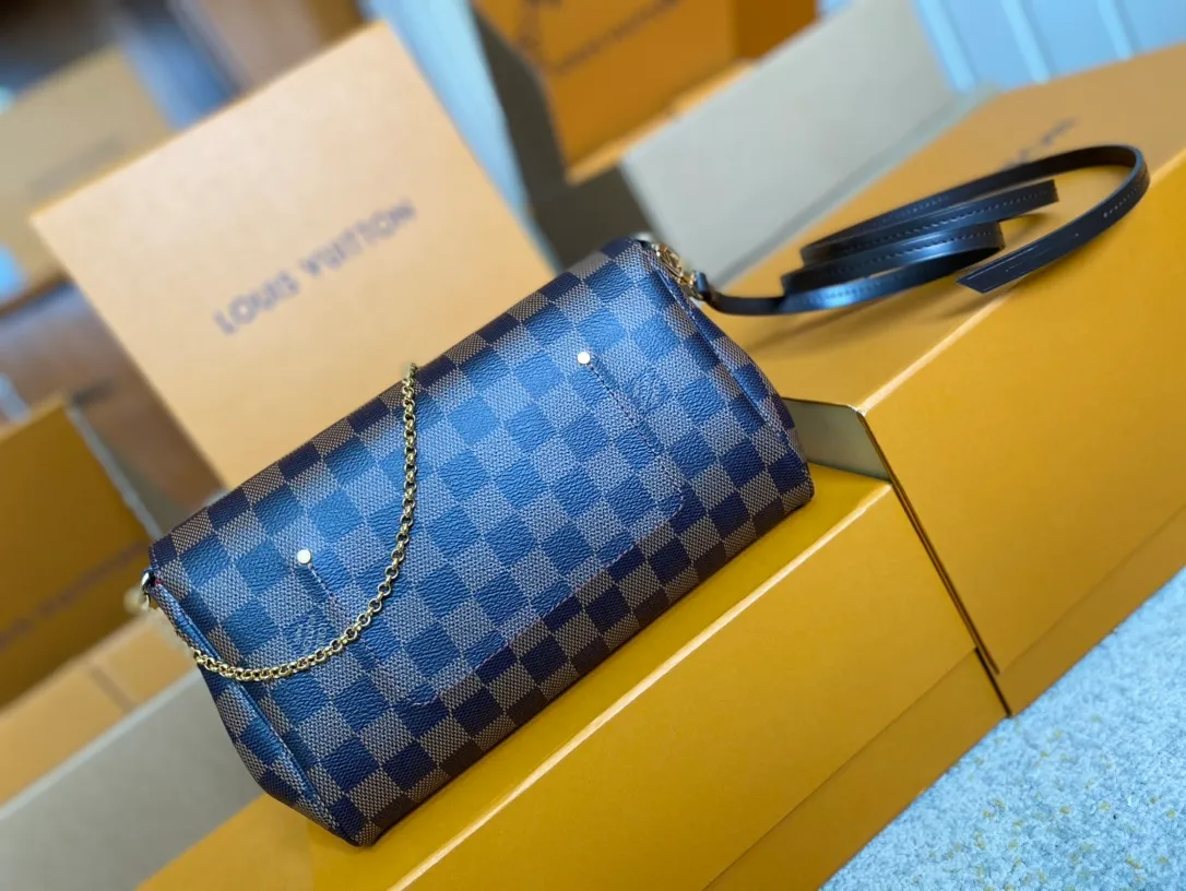 💰640 Top quality original M41129 Brown ✨M40718 Presbyopia N41275 White A small and lightweight handbag made of Monogram canvas, it is a classic style that you can carry on any occasion. The magnet adsorption buckle is more convenient to use. Customized pure bronze hardware, 100% original tree paste leather imported from Italy, size 28×17×4cm