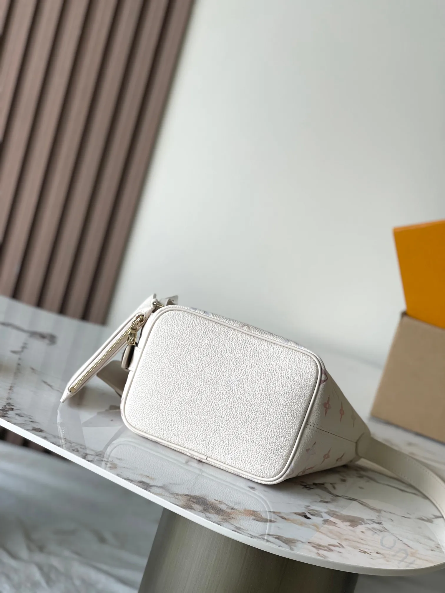 p2600 [Special grade MB163c chip version original leather] This All In BB handbag Model: M25673 Material: Grade A all-steel hardware, imported original cowhide Packaging: Full set of original duty-free MB packaging Size: 18x12x16CM