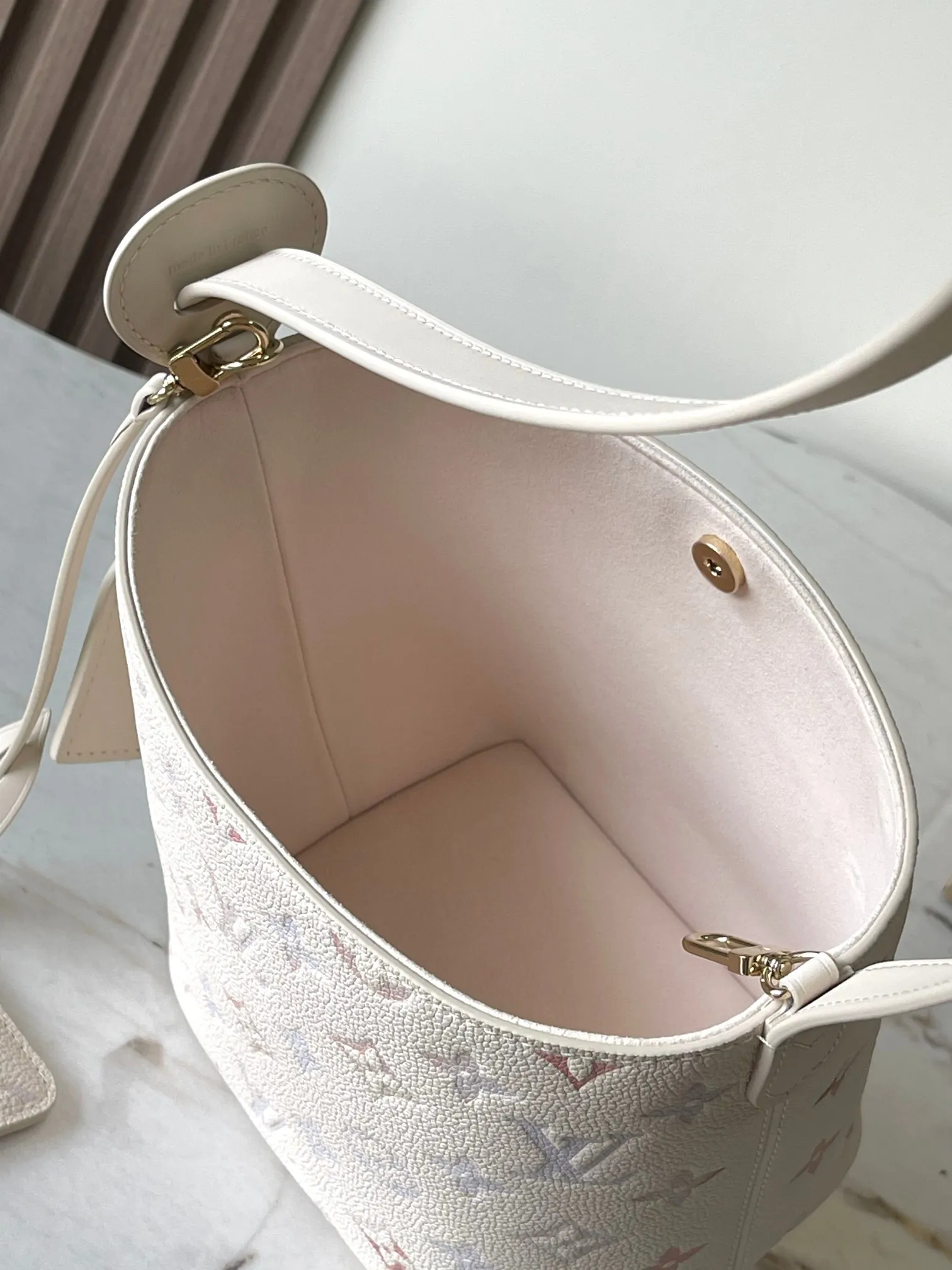 p2600 [Special grade MB163c chip version original leather] This All In BB handbag Model: M25673 Material: Grade A all-steel hardware, imported original cowhide Packaging: Full set of original duty-free MB packaging Size: 18x12x16CM
