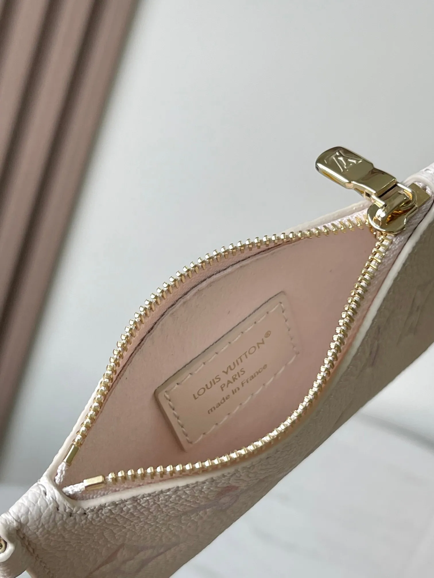 p2600 [Special grade MB163c chip version original leather] This All In BB handbag Model: M25673 Material: Grade A all-steel hardware, imported original cowhide Packaging: Full set of original duty-free MB packaging Size: 18x12x16CM