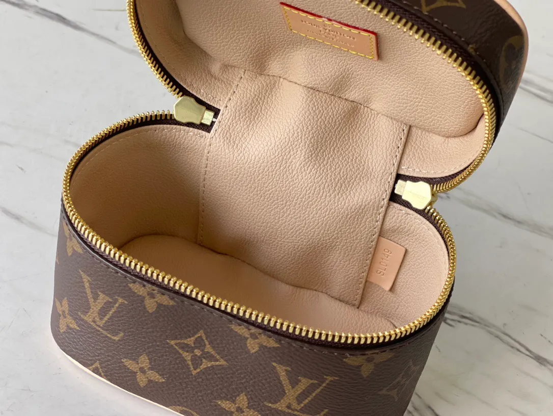 💰700 Top original order M44936 mini This MINI cosmetic bag has a generous appearance, sufficient capacity, and the fabric is soft-touch canvas. Features a large double zipper opening for easy access to items. Ideal for fashion lovers. Size:16x11.5x10cm