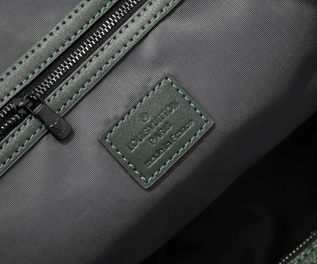 Batch 💰420 Guangzhou goods upgraded original model number 24440 green embossed 41416 This Keepall Bandoulière travel bag is made of flexible Monogram Taurillon leather, with elegant design decorated with elegant metal parts and Louis Vuitton logo ribbon. The fresh color palette and carry-on size make it a great travel choice for leather goods lovers. Detailed dimensions: 50x29x23 cm (length x height x width)