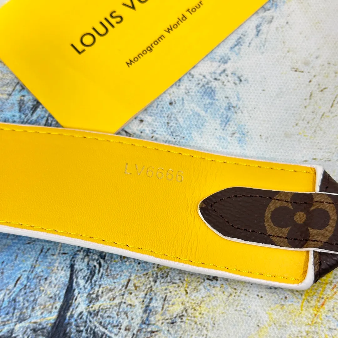 💰96 💎Top original super versatile MONOGRAM shoulder strap J02330 is made of Monogram canvas fabric and lined with stunning Rose Poudre Nappa leather. This shoulder strap is the best choice for creating a personal Louis Vuitton bag. Novel and versatile: super practical spring buckle design, easy to connect and remove. 90.0 x 4.0 x 0.2 cm (Length x Height x Width) - Monogram coated canvas - Nappa leather lining - Gold-tone hardware - 2 spring buckles - 2 Moroccan leather loops