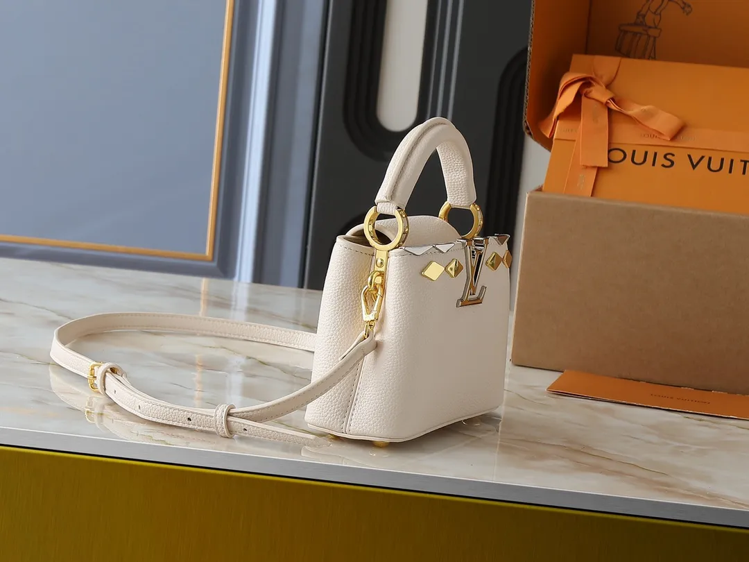 💰380💰Guangzhou goods Upgraded original M12135 M11964 M12751 This Capucines mini handbag is made of Taurillon cow leather, and the upper edge of the Malletage is shaped with shiny diamond-shaped metal elements, highlighting the new design of the season. The flip cover provides two styles: external or internal storage, and the ample compartments inside can accommodate all your travel needs. Dimensions: 21.0 x 13.6 x 8.0 cm (length x height x width)