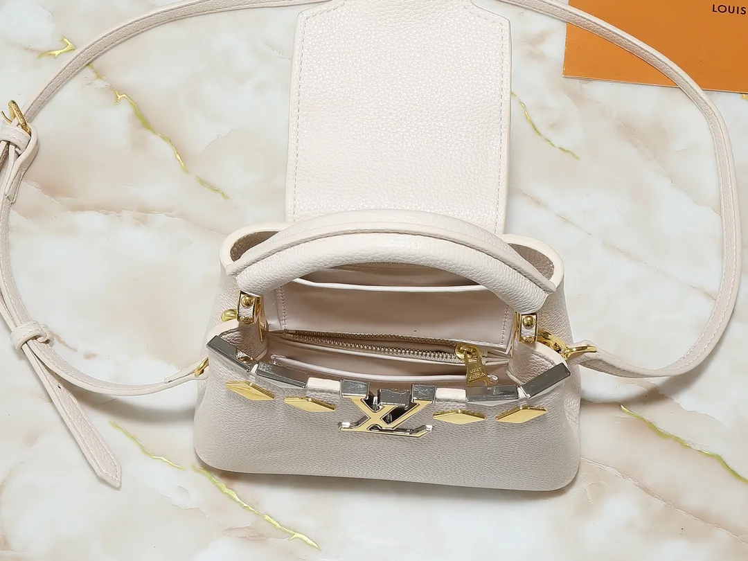💰380💰Guangzhou goods Upgraded original M12135 M11964 M12751 This Capucines mini handbag is made of Taurillon cow leather, and the upper edge of the Malletage is shaped with shiny diamond-shaped metal elements, highlighting the new design of the season. The flip cover provides two styles: external or internal storage, and the ample compartments inside can accommodate all your travel needs. Dimensions: 21.0 x 13.6 x 8.0 cm (length x height x width)