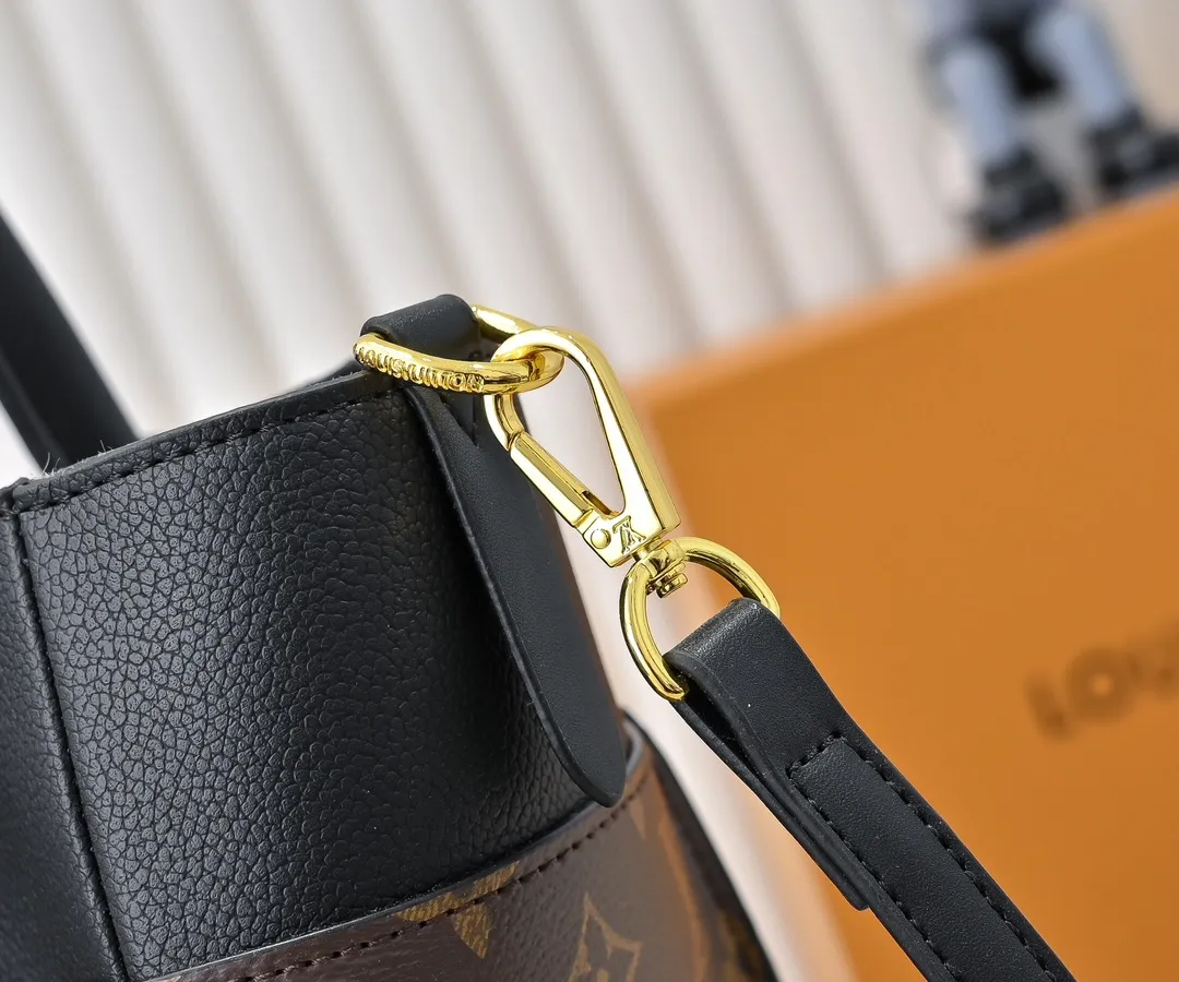 💰360💰Upgraded original [M53826 black embroidery M53825 apricot embroidery M53824 MM53823 presbyopia with black]🔥On My Side handbag shows the elegant fusion of calfskin and classic Monogram canvas. Contrasting canvas shapes the large outer pocket, creating a trompe l'oeil effect as if two handbags merge into one. Plenty of space can easily accommodate office needs, and the adjustable shoulder strap allows for a cross-body style. Dimensions: 30.5 x 24.5 x 14 cm (Length x Height x Width) - Calfskin and Monogram coated canvas - Cowhide leather trim - Microfiber lining - 2 top handles for hand or elbow carry - Adjustable shoulder strap for shoulder or cross-body wear - Lock closure - 2 outer pockets with magnetic closure - Zip pocket - 1 patch pocket