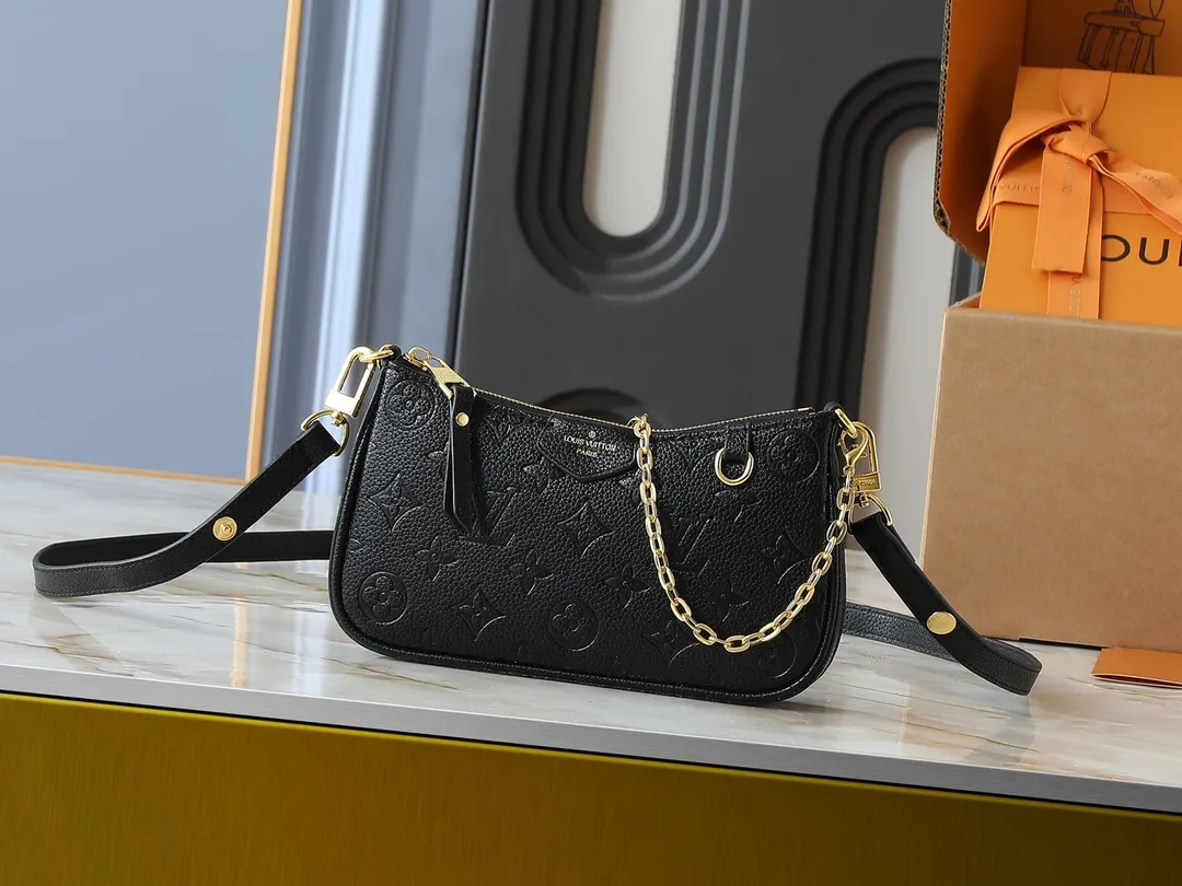 💰180💰Upgraded from the original M81066 M80349 M14421 M81862 M13614 This Easy Pouch handbag has a classic Monogram pattern on the leather body and incorporates dazzling metal parts such as D-rings, making it a perfect choice for day and night travel. The compact shape is suitable for daily needs, and the detachable shoulder strap and chain allow for a variety of carrying methods. Dimensions: 19.0 x 11.5 x 3.0 cm (length x height x width)