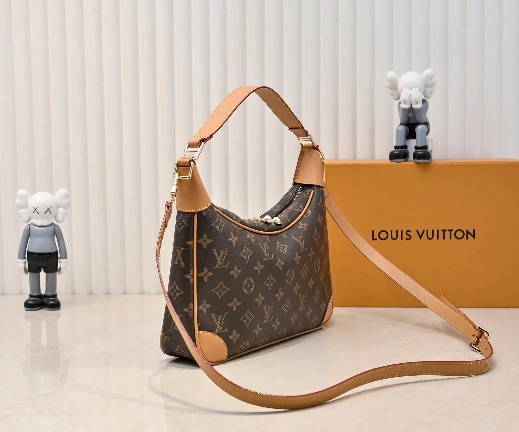 Batch 280💰Upgraded original version M14196 Presbyopia Unisex 2025 Early Spring Soft Leather Series Horn HoboLV croissant bag has always been a classic in the fashion industry, and the medieval LV cross-body shoulder bag is even more popular! This bag not only has the unique charm of the LV brand, but also allows you to walk with fashion and become your best matching weapon! The advantage of the second-hand LV cross-body shoulder bag lies in its quality and sense of history. After the baptism of time, it becomes even more unique and charming. Whether going to work, shopping or attending a party, this bag can easily hold up to various occasions. Its design is simple and elegant, and it can show your fashion taste with any clothing. Dimensions length, height and width: 31✘23✘6cm