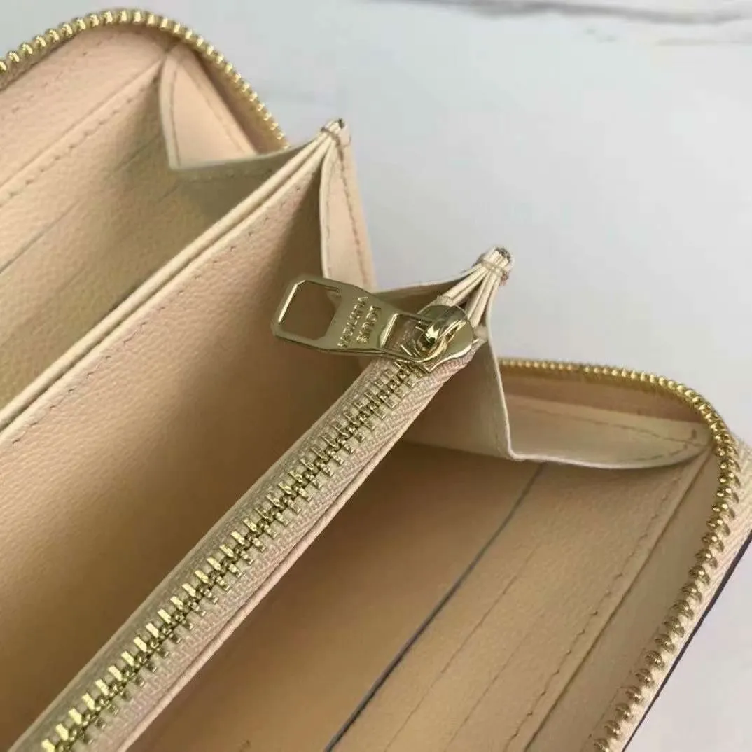 P140, 80402 Actual photo By The Pool series zipper wallet is made of Monogram Empreinte leather, reinterpreting Louis Vuitton's classic zipper wallet, embellished with a low-key gradient Monogram embossed pattern. The 2021 summer collection includes accessories, leather goods and fashion. This special edition wallet is loved for its stylish, practical and all-in-one design. 19.5 x 10.5 x 2.5 cm