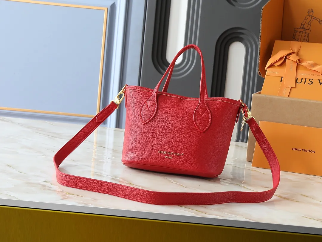 💰260💰Upgraded from the original M14997 M12099 M12106 M12109 This Neverfull Inside Out BB handbag comes from the Louis Vuitton Gorgeous cherry embroidery pays homage to the Japanese artist's distinctive style, and a removable denim zip pocket completes the design. Dimensions: 26.5 x 16.5 x 11.0 cm (length x height x width)