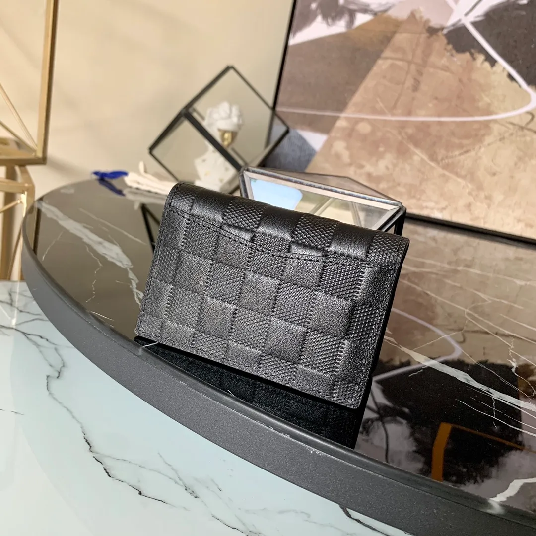 Factory price 260 [Top original order] N63197 Louis pocket wallet made of black Monogram Shadow calfskin, an elegant choice for carrying daily items. The Monogram Shadow leather with classic Monogram embossing is soft in texture, compact in size and simple in appearance. It has several pockets and credit card slots inside. -Monogram Shadow calfskin-cowhide lining-3 credit card slots-5 inner pockets-1 outer pocket-size7*15*11.