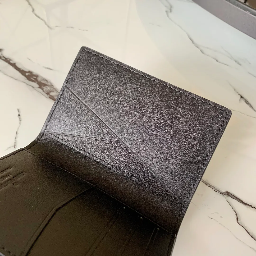 Factory price 260 [Top original order] N63197 Louis pocket wallet made of black Monogram Shadow calfskin, an elegant choice for carrying daily items. The Monogram Shadow leather with classic Monogram embossing is soft in texture, compact in size and simple in appearance. It has several pockets and credit card slots inside. -Monogram Shadow calfskin-cowhide lining-3 credit card slots-5 inner pockets-1 outer pocket-size7*15*11.