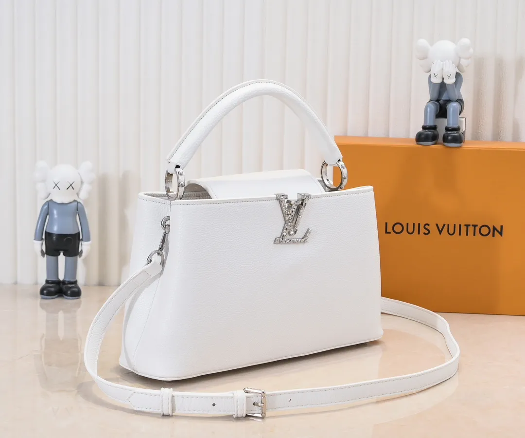 Upgraded version P440 M24664 This medium-sized CapucinesEastWest handbag is from the LVCrush series, with eye-catching forged LV letters lighting up the grained cow leather body. The rolled leather top handle allows for hand or elbow carry, and the adjustable and removable spaghetti strap makes it easy to carry over the shoulder. Personalized Gift Detailed Features 33 x 19 x 9 cm (Length x Height x Width)