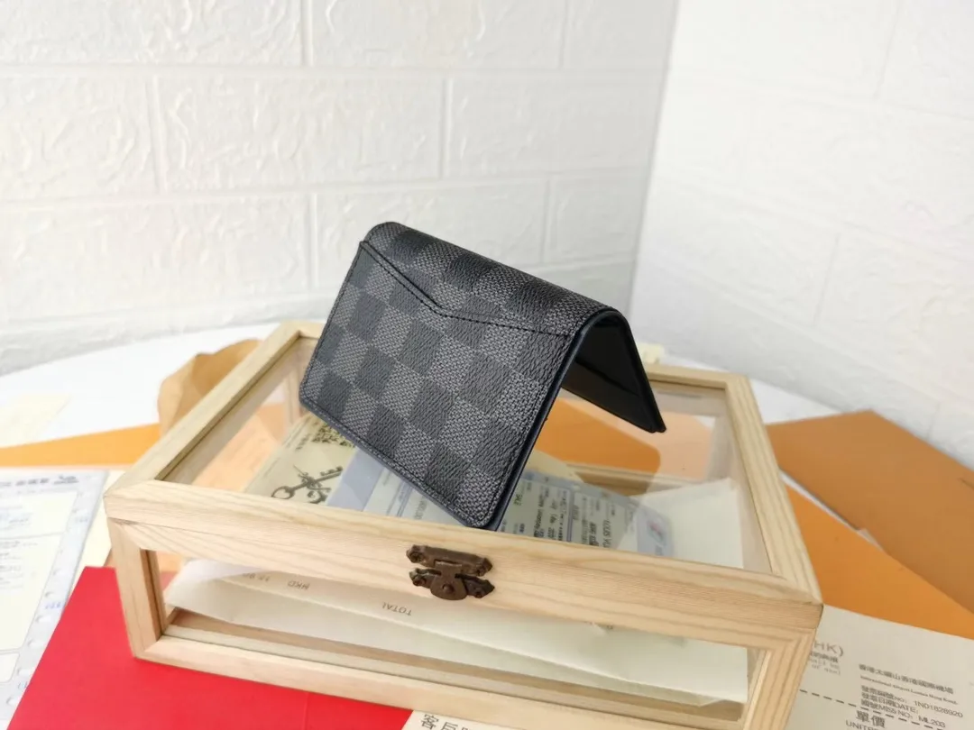 P110💰Top Original💎N63144 black check with yellow, this pocket wallet combines the elegance of Damier Graphite canvas with the delicate texture of Epi leather, with stripes emblazoned with the Louis Vuitton logo. The elegant design can accommodate credit cards, banknotes and receipts, making it suitable for daily carrying or gift giving. Detailed Features 8.0 x 11.0 x 1.0 cm (L x H x W) Epi leather and Damier Graphite coated canvas Coated cowhide leather trim Cowhide lining, card compartment, inner pocket, outer patch pocket This product is made in one of France, Spain, Italy and the United States
