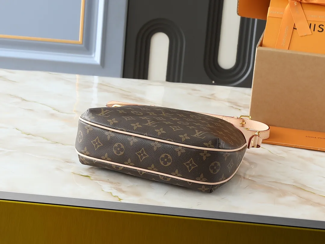 💰Large 130. Small 240💰Upgraded original M56389 M56390 ODÉON medium handbag, named after a culturally rich area in Paris. Stylish and modern, it can accommodate various valuables and is very convenient and practical. Size: large 31.5x33x5.5, small 26x29x7