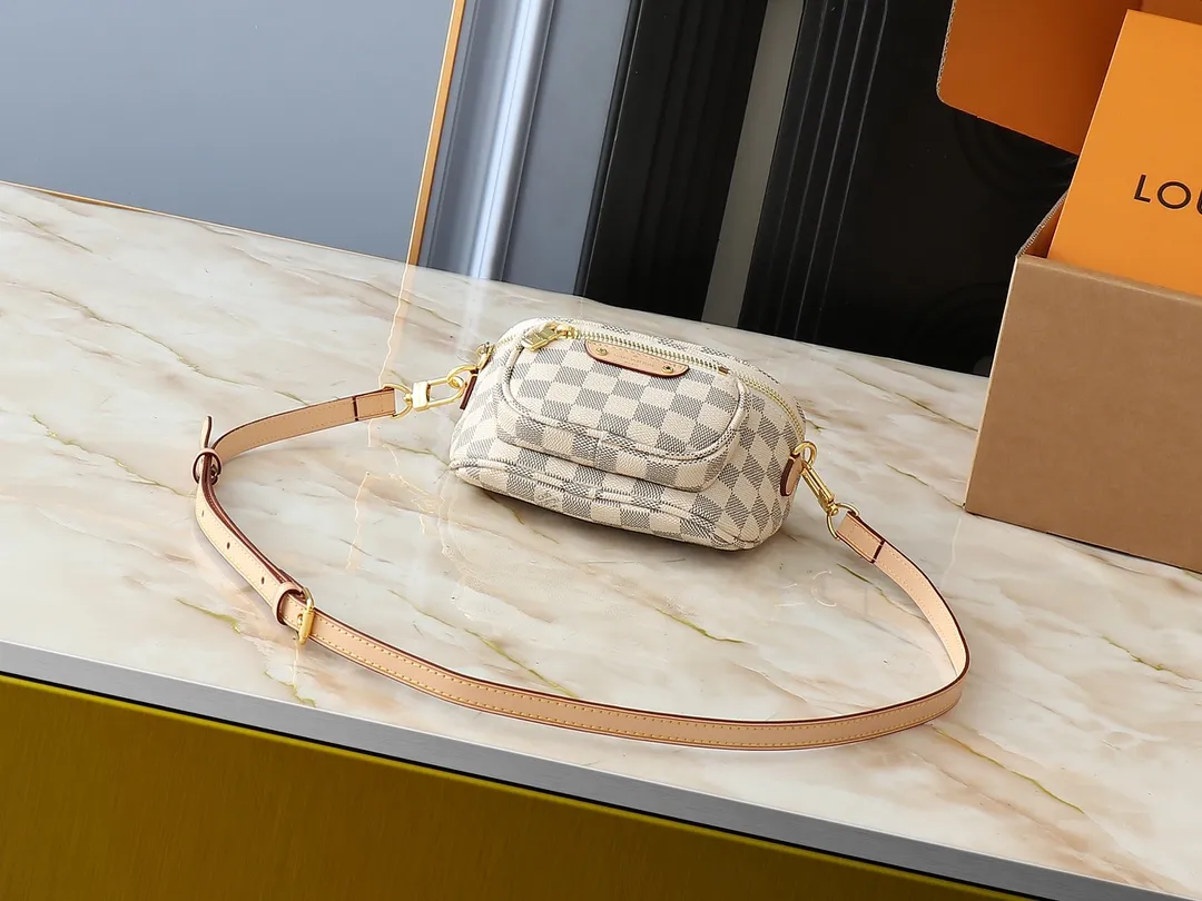 💰220💰Upgraded from the original M46917 M82335 M83275 M82208 M82347 This Mini Bumbag handbag comes from the LV Gradient series and uses the Monogram embossing of Monogram Empreinte leather to render gradient midsummer colors. The on-trend construction features a zipped main compartment and a front pocket with a Louis Vuitton leather label. With the detachable chain and detachable and adjustable shoulder strap, it can be worn as a shoulder or cross-body bag. 17.0 x 12.0 x 9.5 cm (L x H x W) • Monogram Empreinte embossed soft-grained cowhide leather • Textile lining • Metal hardware • Zip closure • Zip front pocket • Shoulder strap: removable, adjustable • Half-length strap: 32.0 cm • Half-length strap adjustable to: 44.0 cm • Chain: Removable • Half-length chain: 20.0 cm