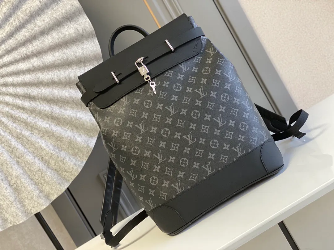 💰1080 Top Original M44052 STEAMER backpack design is inspired by the ancient Louis Vuitton Steamer handbag. This Steamer backpack is made of Monogram Eclipse canvas. The chic new bag shape gives people an avant-garde nostalgic flavor. The rounded leather corners showcase the brand's craftsmanship, and the leather shoulder straps are extremely comfortable. Detailed features 32 x 45 x 16 cm (Length x Height x Width) Monogram Eclipse coated canvas 2 leather shoulder straps Flap, drawstring and buckle closure system 1 internal quilted compartment 1 internal double patch pocket Handles: Single handle