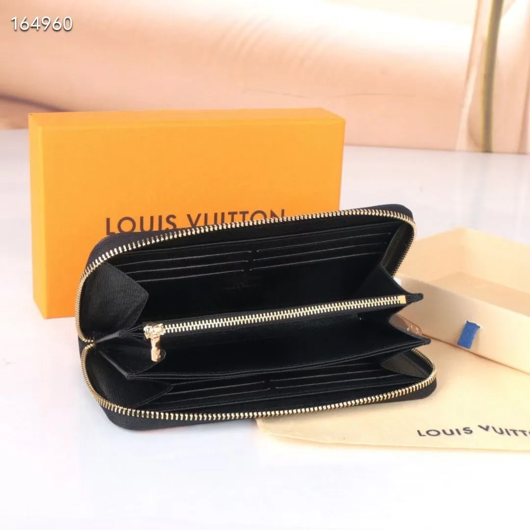 P150💰 M80857M60017 Japan limited wallet "Gibby Wallet", printed with Louis Vuitton's cute mascot "Vivian" illustration on single gram canvas. Brightly colored kites and cute mascots are combined, embellished with tiny single flowers. This is a collectible item that is perfect as a gift for those who love singles. Size: 19x 12.5x 3.0cm, 🎁🎁