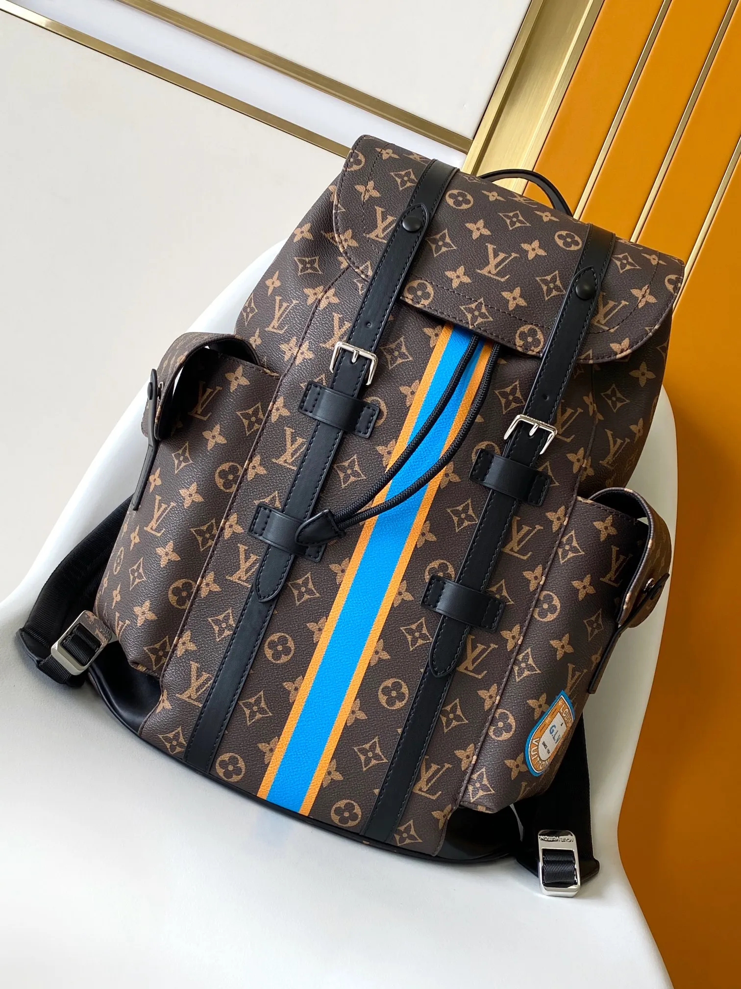 💰1340 Top original single 163c01 chip] P3908 presbyopic silk screen M14676 blue N00163 top original single N40769 M43735 presbyopic N41379 black grid M45419 black and gray multifunctional Christopher small backpack uses Monogram canvas to interpret the rugged and simple spirit of a hiking bag. Its unique style is suitable for both work and entertainment, highlighting a high-quality lifestyle. 41 x 47 x 13 cm (length x height x width)