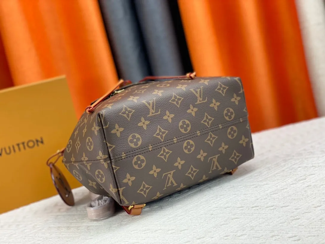 P220 M45501M45410M45205MM45397-The Montsouris backpack, which came out in 1994, is this time covered in Monogram Empreinte embossed leather, embellished with vintage metal buckles and LV charms. The zippered outer pocket allows for easy access, and the adjustable shoulder strap provides a comfortable shoulder carrying experience. Detailed features 27.5 x 33.0 x 14.0 cm (L x H x W) Embossed cowhide Leather trim Microfiber lining Metal hardware Leather carrying handle Adjustable leather shoulder strap Magnetic closure with drawstring Removable leather LV charm Zippered outer pocket Open inner pocket Handle: single handle