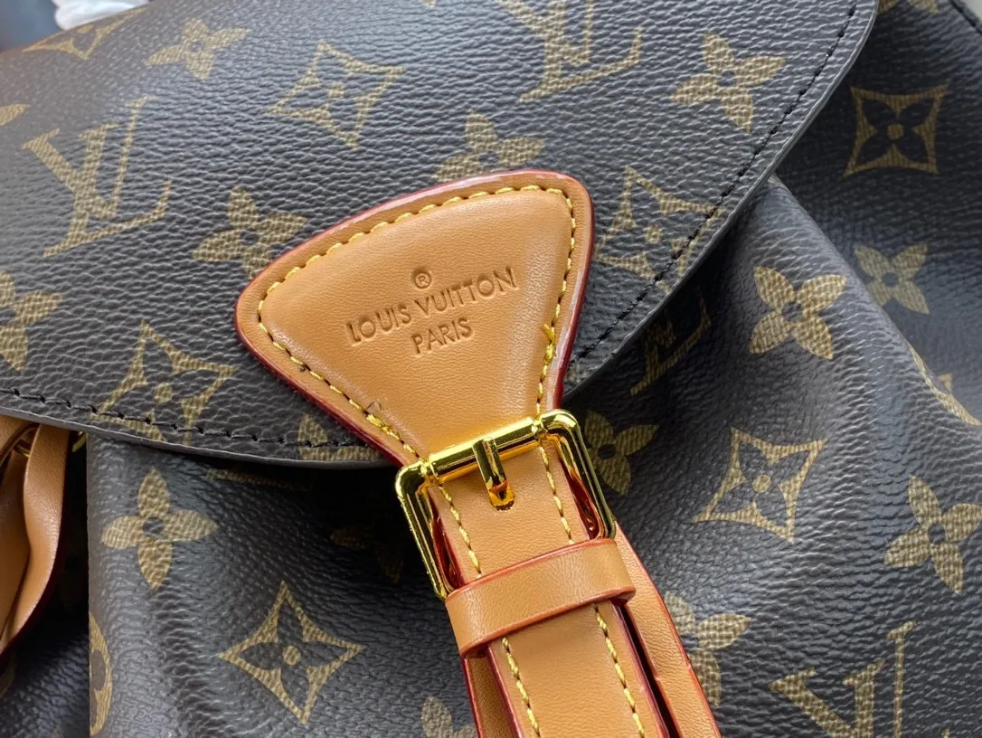 P220 M45501M45410M45205MM45397-The Montsouris backpack, which came out in 1994, is this time covered in Monogram Empreinte embossed leather, embellished with vintage metal buckles and LV charms. The zippered outer pocket allows for easy access, and the adjustable shoulder strap provides a comfortable shoulder carrying experience. Detailed features 27.5 x 33.0 x 14.0 cm (L x H x W) Embossed cowhide Leather trim Microfiber lining Metal hardware Leather carrying handle Adjustable leather shoulder strap Magnetic closure with drawstring Removable leather LV charm Zippered outer pocket Open inner pocket Handle: single handle