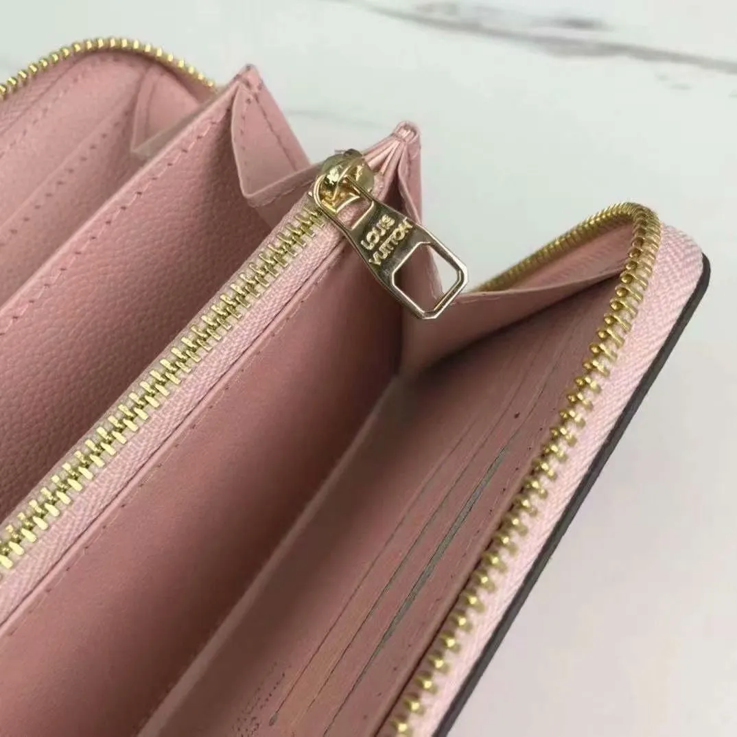 P140, 80402 Actual photo By The Pool series zipper wallet is made of Monogram Empreinte leather, reinterpreting Louis Vuitton's classic zipper wallet, embellished with a low-key gradient Monogram embossed pattern. The 2021 summer collection includes accessories, leather goods and fashion. This special edition wallet is loved for its stylish, practical and all-in-one design. 19.5 x 10.5 x 2.5 cm