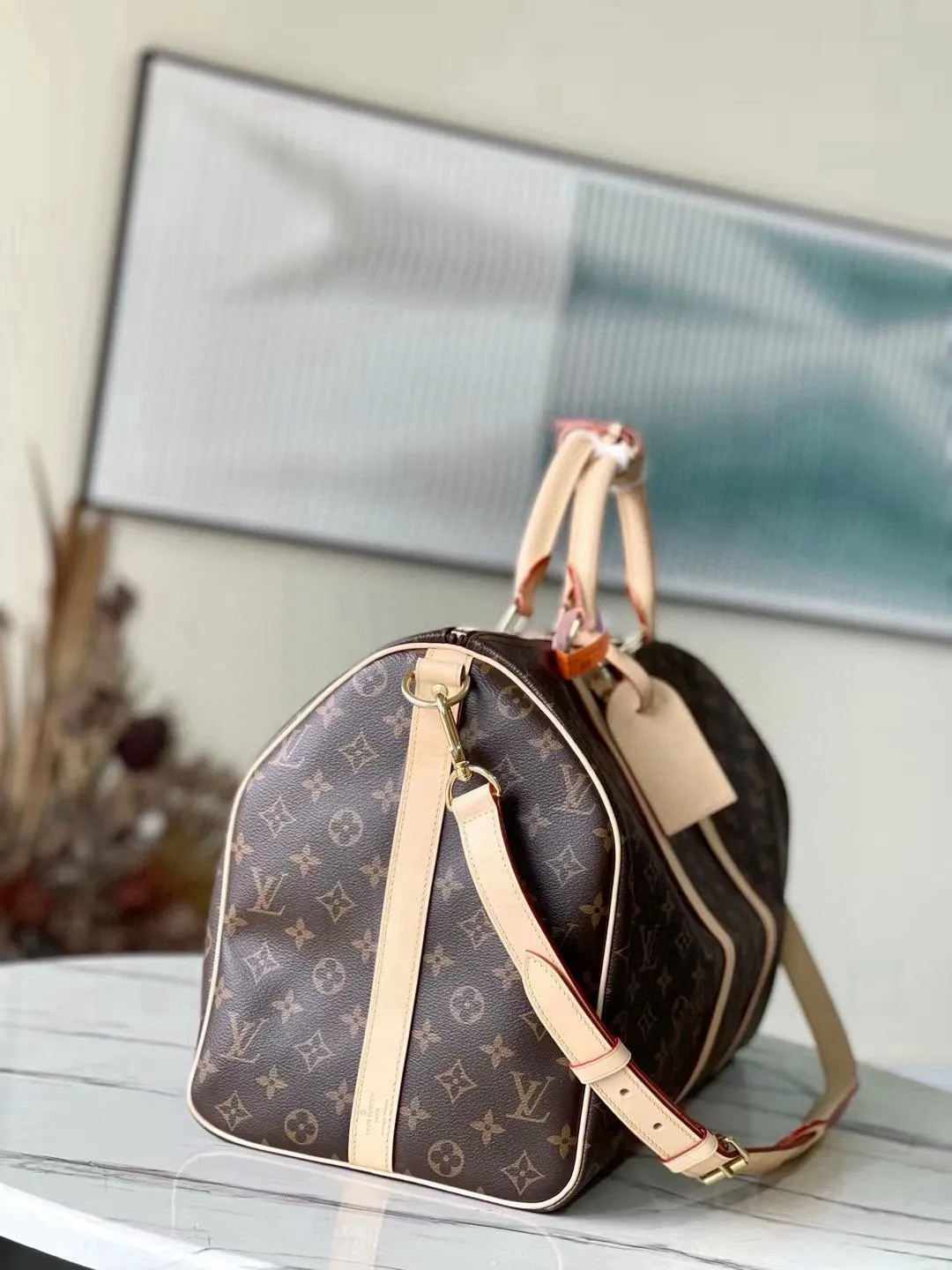 💰1000 (50 size) top original order M41416 presbyopic yellow leather, spacious capacity, flexible use. Durable, safe and reliable. Fashionable style, mature and stable. Features a secure double zipper and padlock, making it perfect for business or pleasure. Dimensions: 50 × 29 × 22 cm