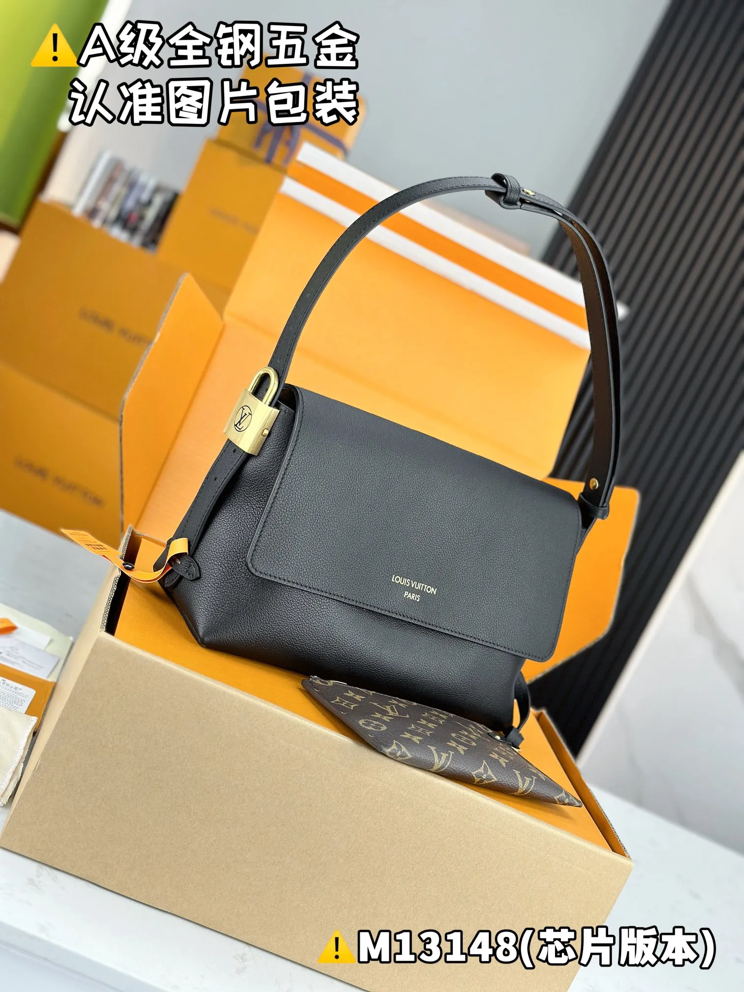 💰2760 [Authentic grade] [Special grade MB original leather] Low Key Messenger handbag Model: M13148 black Material: A+ grade all-steel hardware, imported original leather Packing: full set of original duty-free MB packaging Size: 30x18x12 cm