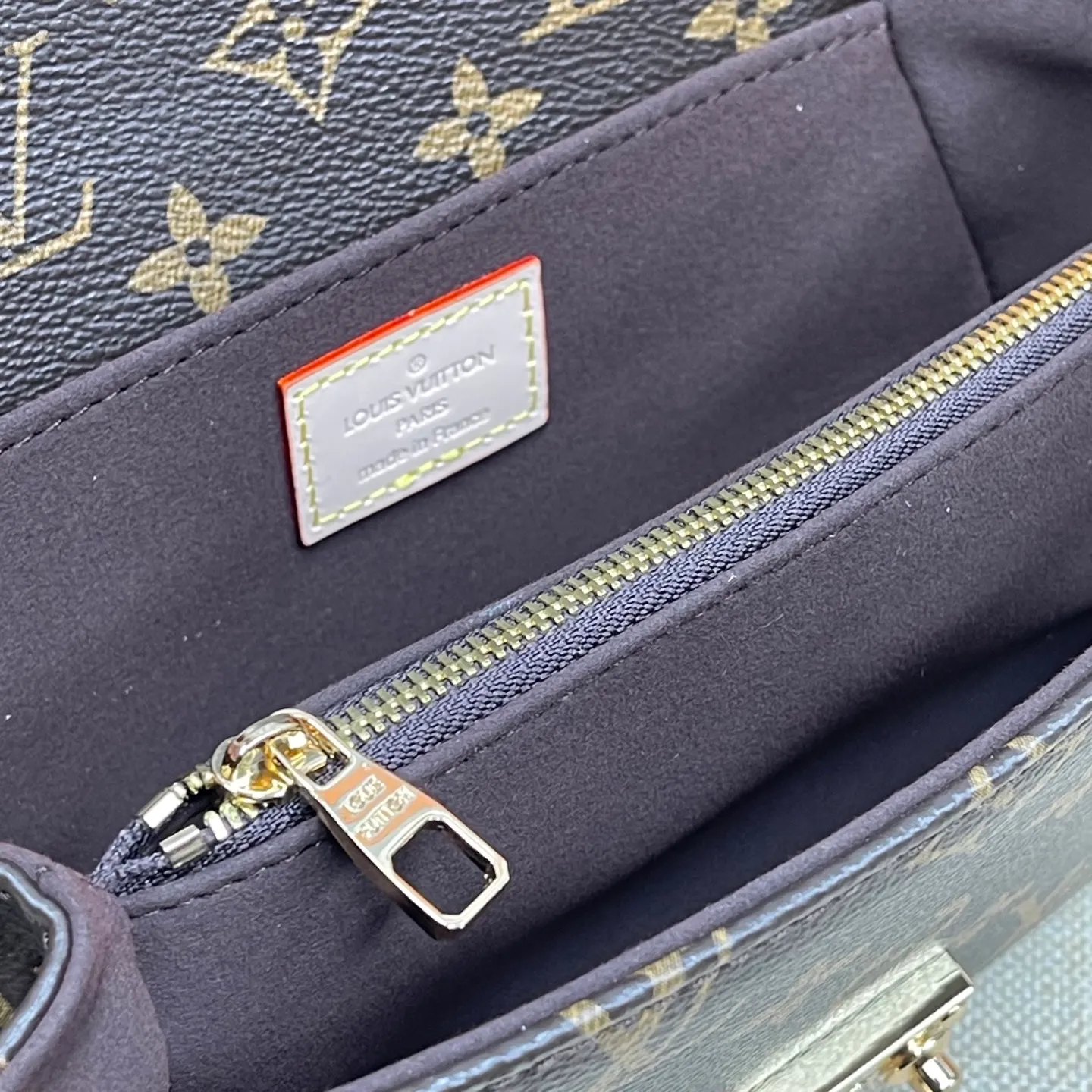 [Upgraded version] P520💰Upgraded version of LV Postman Small Chain Bag🌷Comes with complete packaging M46279 Hot new postman style just released (Postman is a classic LV model, it is really popular with everyone. It has the feeling of a Korean drama heroine on the back in winter, but the large size is really not very friendly to small girls, so the mini version is here!!! Size: 21.5*13.5*6cm size