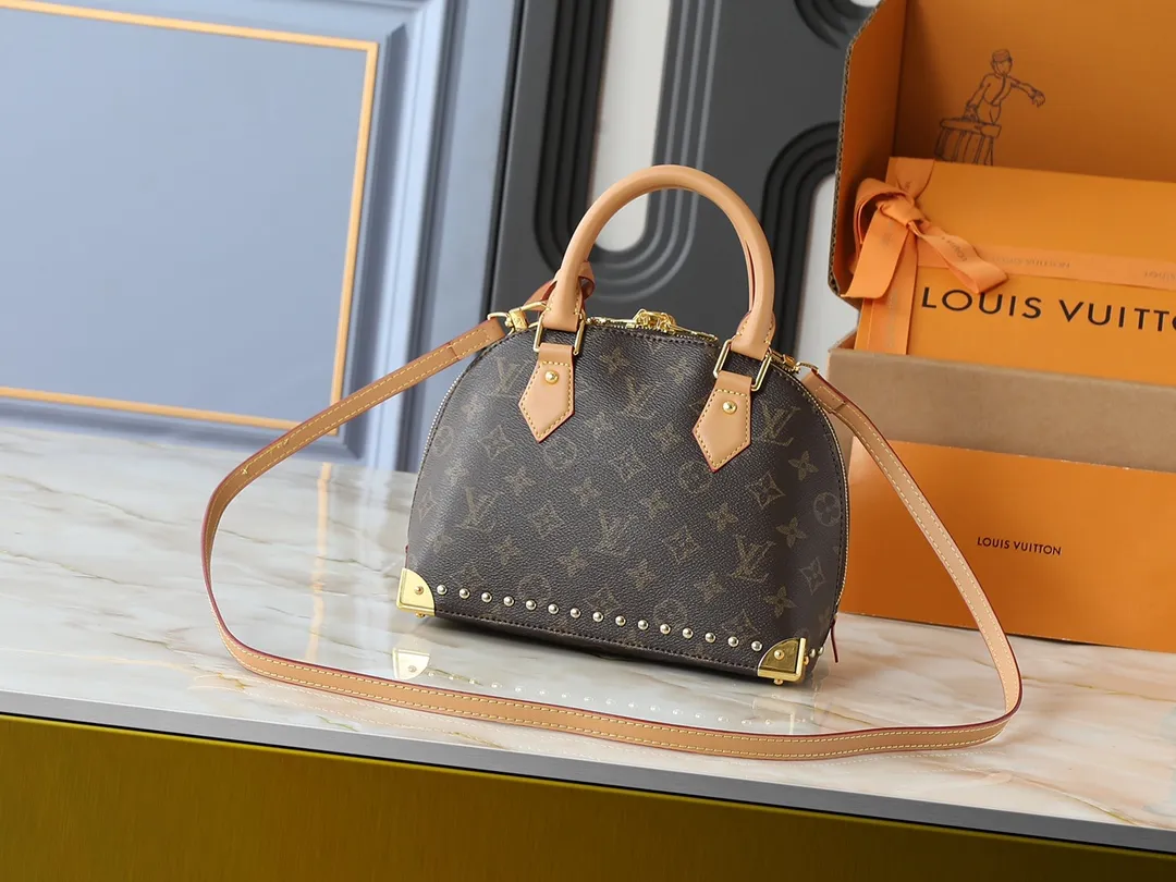 💰300💰Upgraded from the original M53151 M53152 N41221 Presbyopic black leather This is one of Louis Vuitton's iconic handbags with the crispest design structure. Its prototype is a piece designed by Gaston Vuitton and named after the Alma Bridge, which connects two adjacent fashionable districts in Paris. Signature Monogram canvas gives it a classic feel. Dimensions: 25 x 19 x 12 (length x height x width)