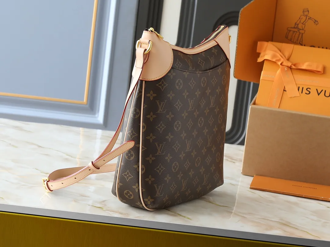 💰Large 130. Small 240💰Upgraded original M56389 M56390 ODÉON medium handbag, named after a culturally rich area in Paris. Stylish and modern, it can accommodate various valuables and is very convenient and practical. Size: large 31.5x33x5.5, small 26x29x7