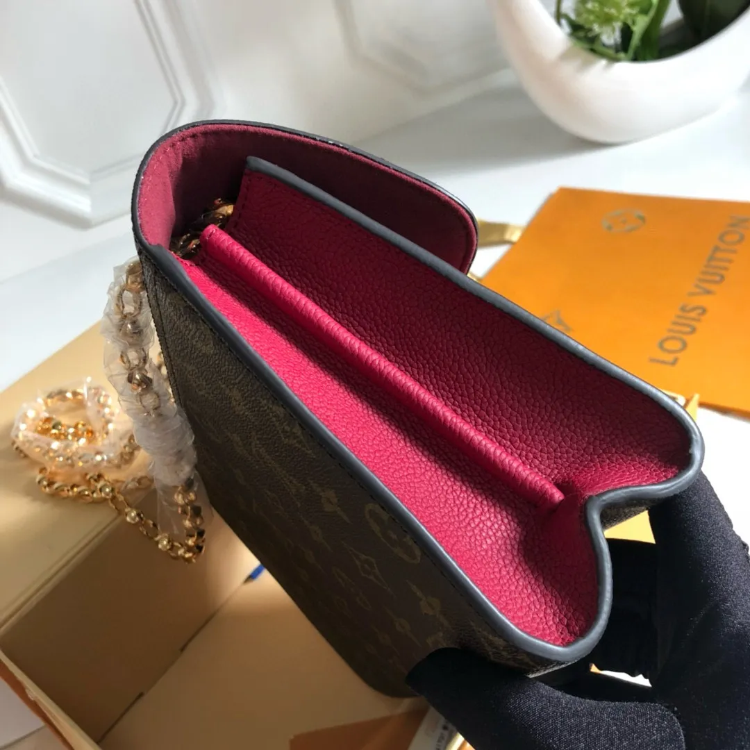 💰1040 (steel chain) top original order [Exclusive real shot M41731] VICTOIRE is made of Monogram canvas with colored calfskin. This brand new Victoire bag has a shiny metal buckle and sliding chain style. Size: 26*17*9cm 2018
