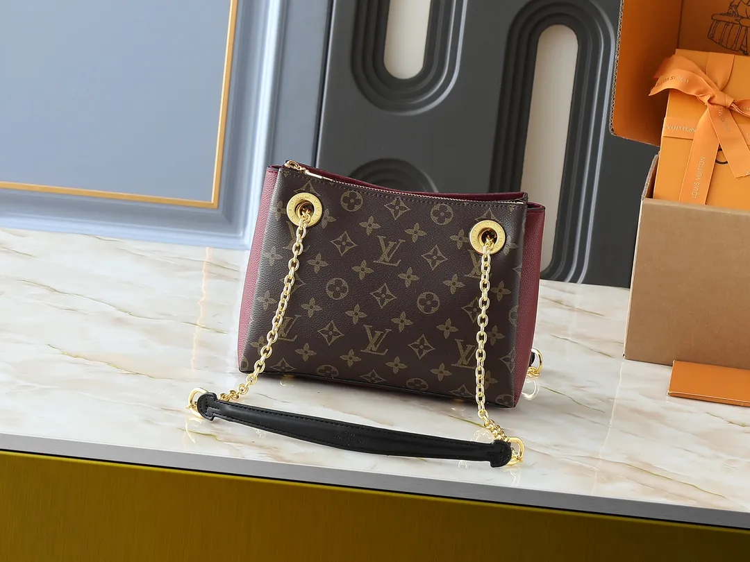 💰260💰Upgraded from the original M43775 M43776 M43777 M43750 This SURENE BB handbag Louis Vuitton's new Surene BB handbag is made of Monogram canvas and grained calfskin, and is equipped with a gold sliding bag chain. Gold metal trim and eye-catching leather trim make it more neat and fashionable. Lightweight, practical, comfortable to carry, easy to match, ideal for fashionable and casual looks. Dimensions: 24.0x 17.0x 11.0 cm