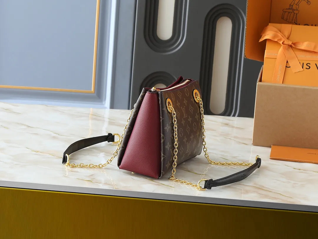 💰260💰Upgraded from the original M43775 M43776 M43777 M43750 This SURENE BB handbag Louis Vuitton's new Surene BB handbag is made of Monogram canvas and grained calfskin, and is equipped with a gold sliding bag chain. Gold metal trim and eye-catching leather trim make it more neat and fashionable. Lightweight, practical, comfortable to carry, easy to match, ideal for fashionable and casual looks. Dimensions: 24.0x 17.0x 11.0 cm